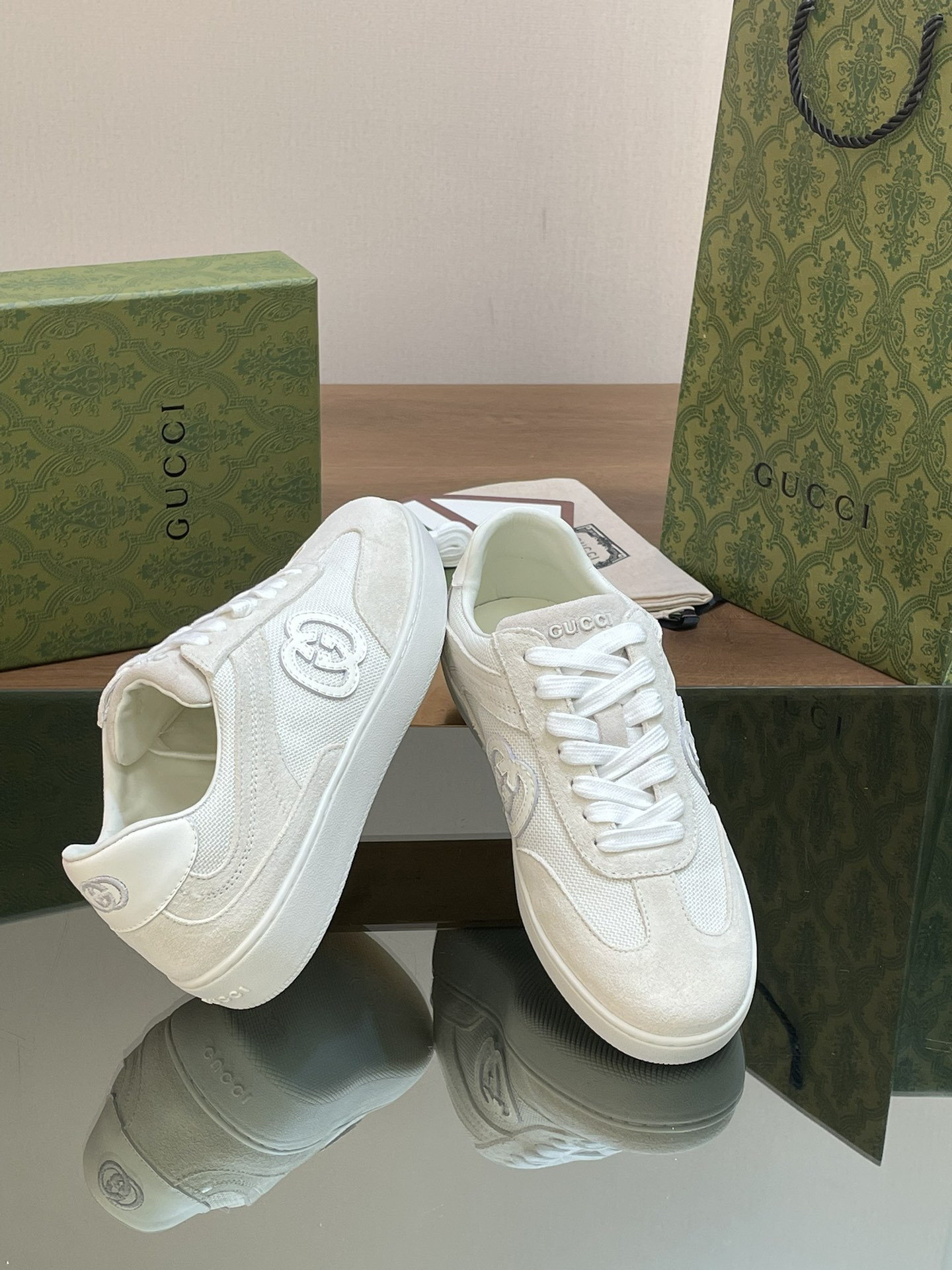 ua G*u*i interlocking g sneaker white