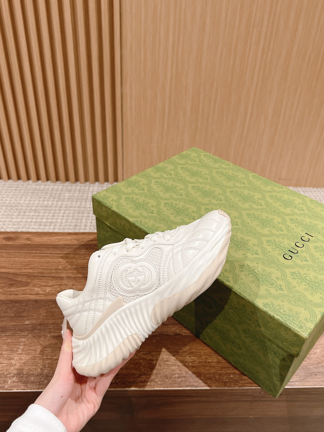 ua G*u*i ripple sneaker