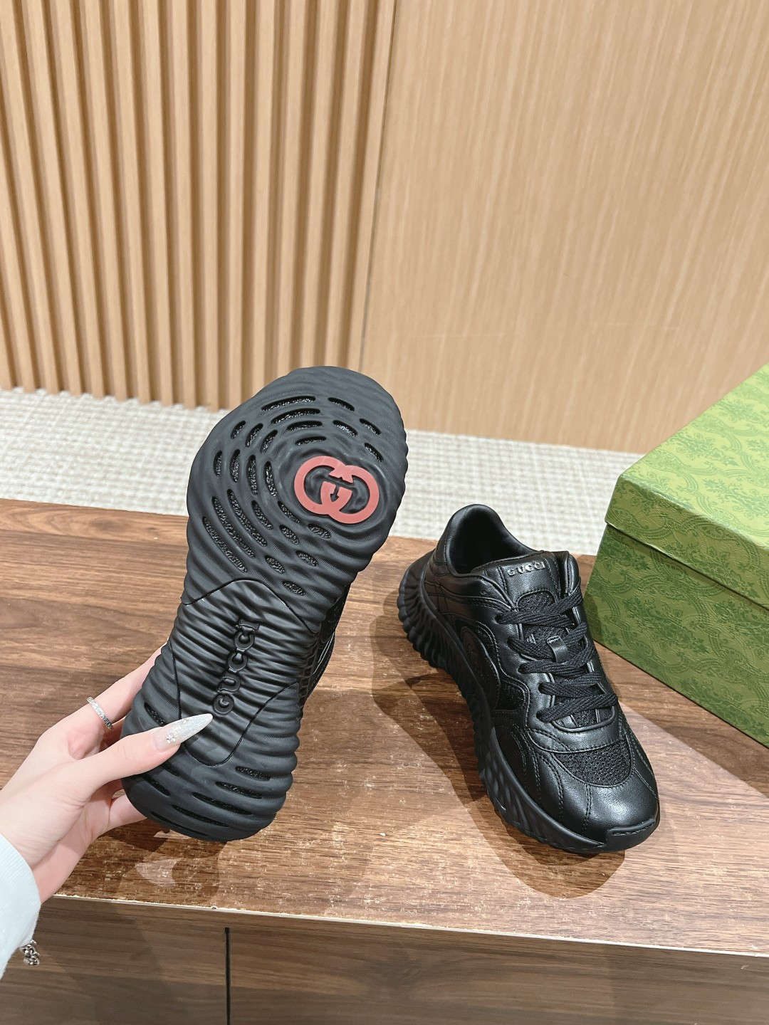 ua G*u*i ripple sneaker