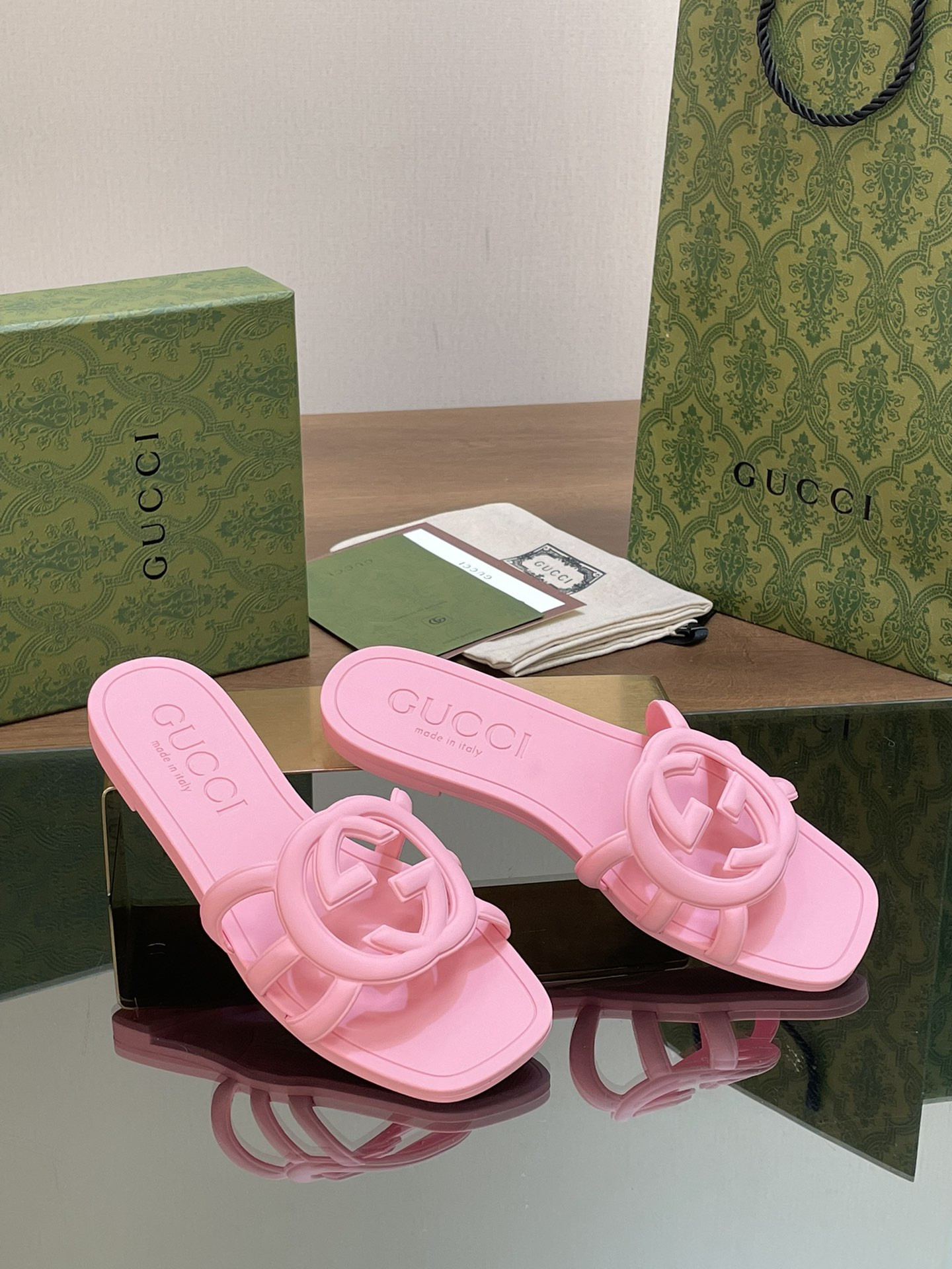 ua G*u*i interlocking g slide sandal pink
