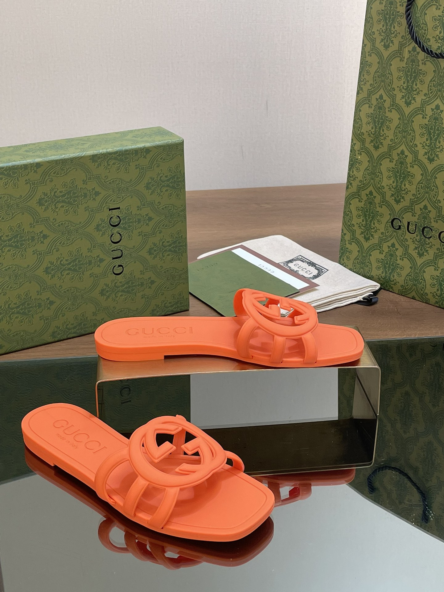 ua G*u*i interlocking g slide sandal orange