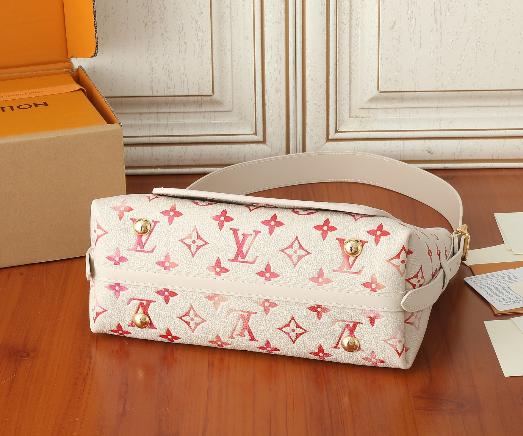 LV CarryAll PM M24652 11.6 x 9.4 x 4.7 in