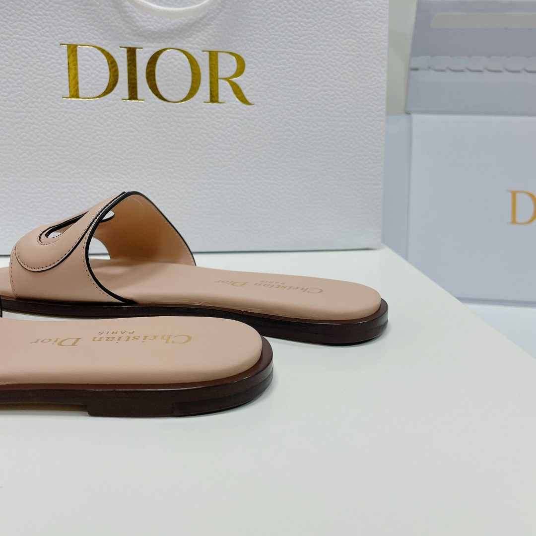 ua D*or d-club slide