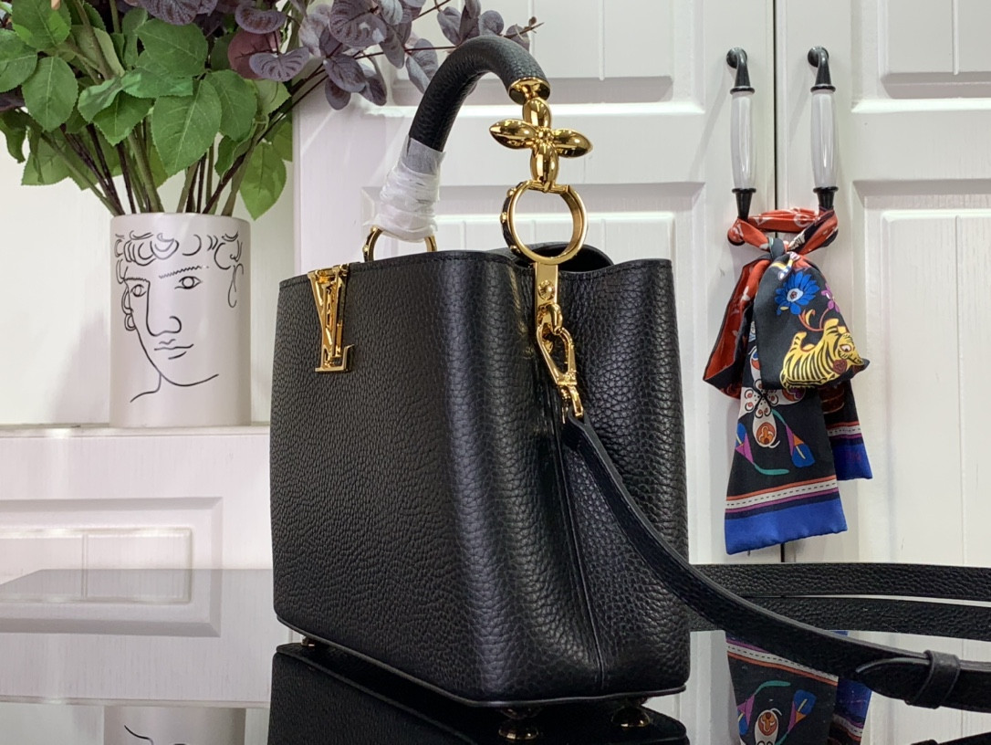 LV Capucines Mini M24698  27x18x9 cm