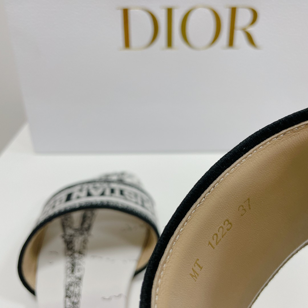 ua D*or dway slide
