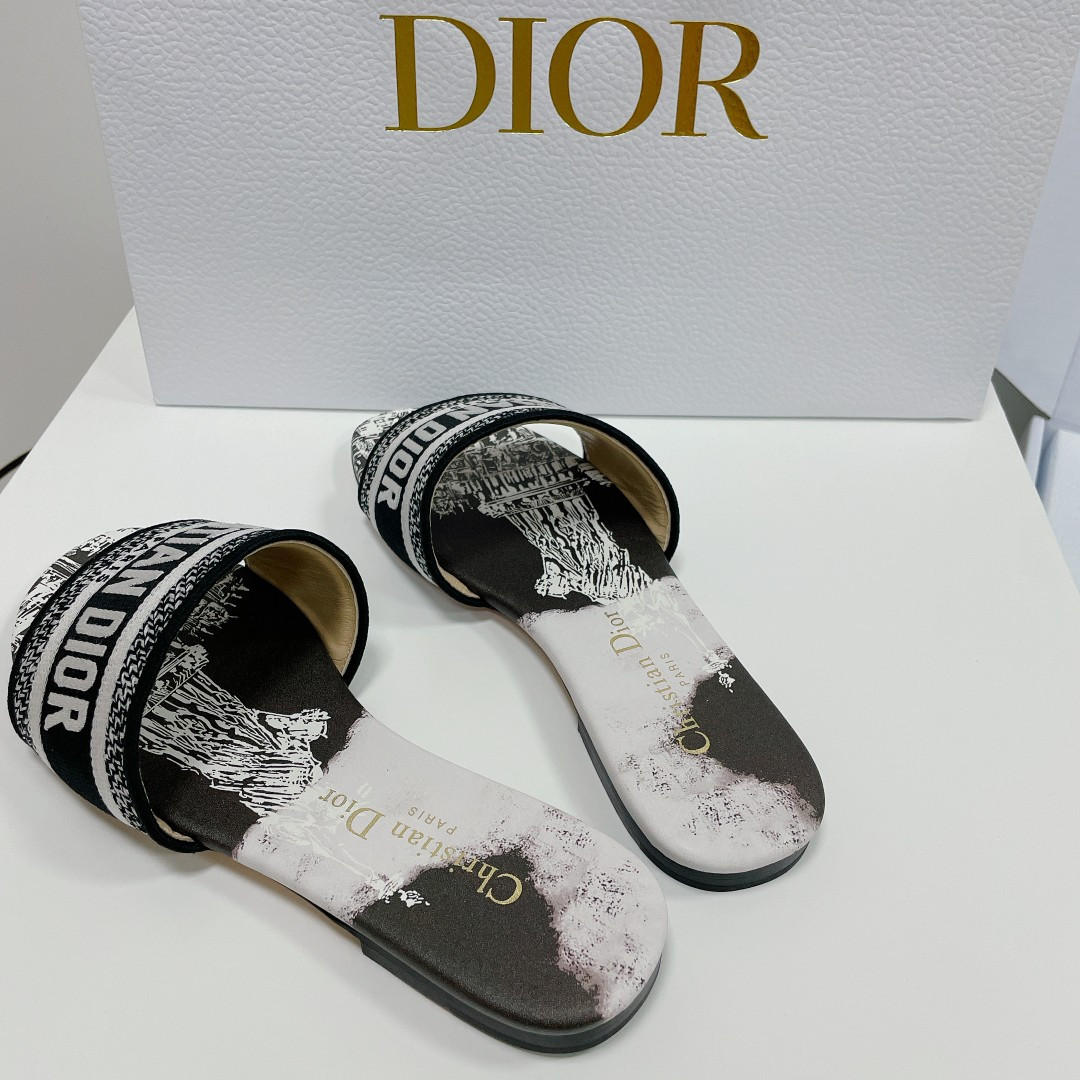 ua D*or dway slide
