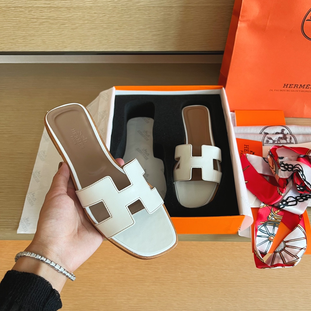 ua H**me5 oran sandal