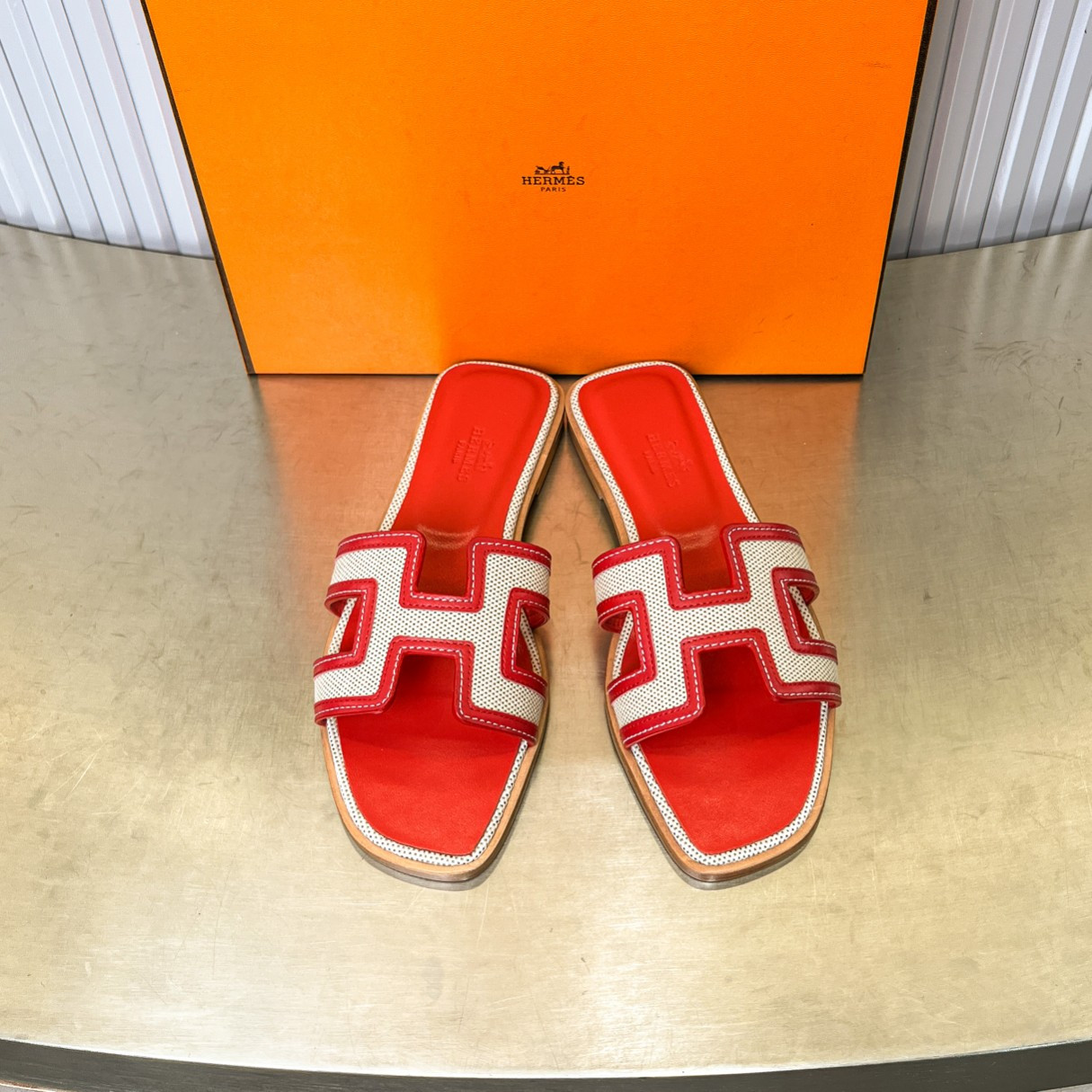 ua H**me5 oran sandal