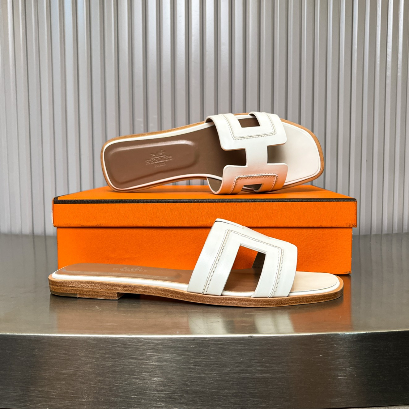ua H**me5 oran sandal
