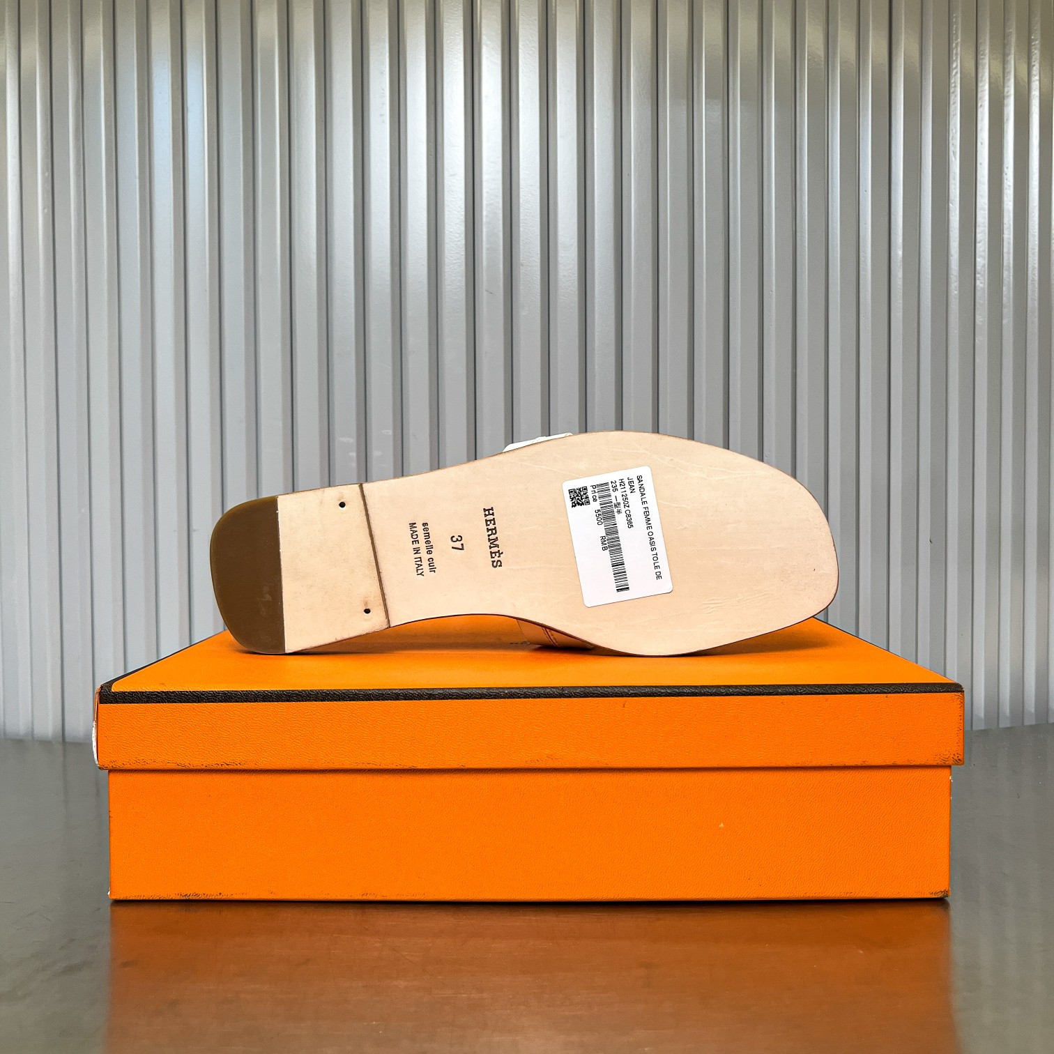 ua H**me5 oran sandal
