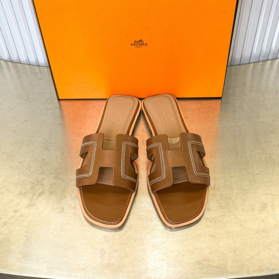 ua H**me5 oran sandal