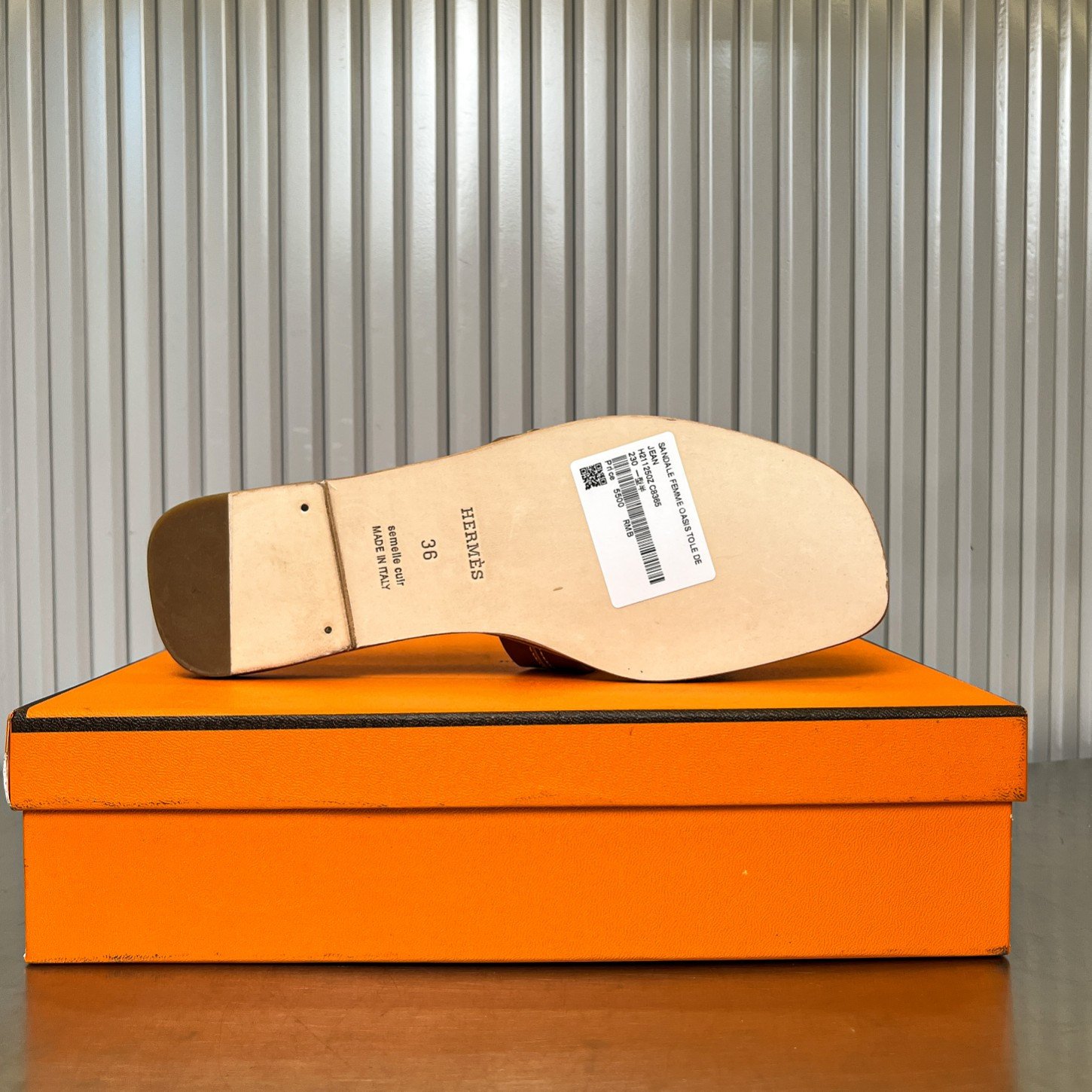 ua H**me5 oran sandal