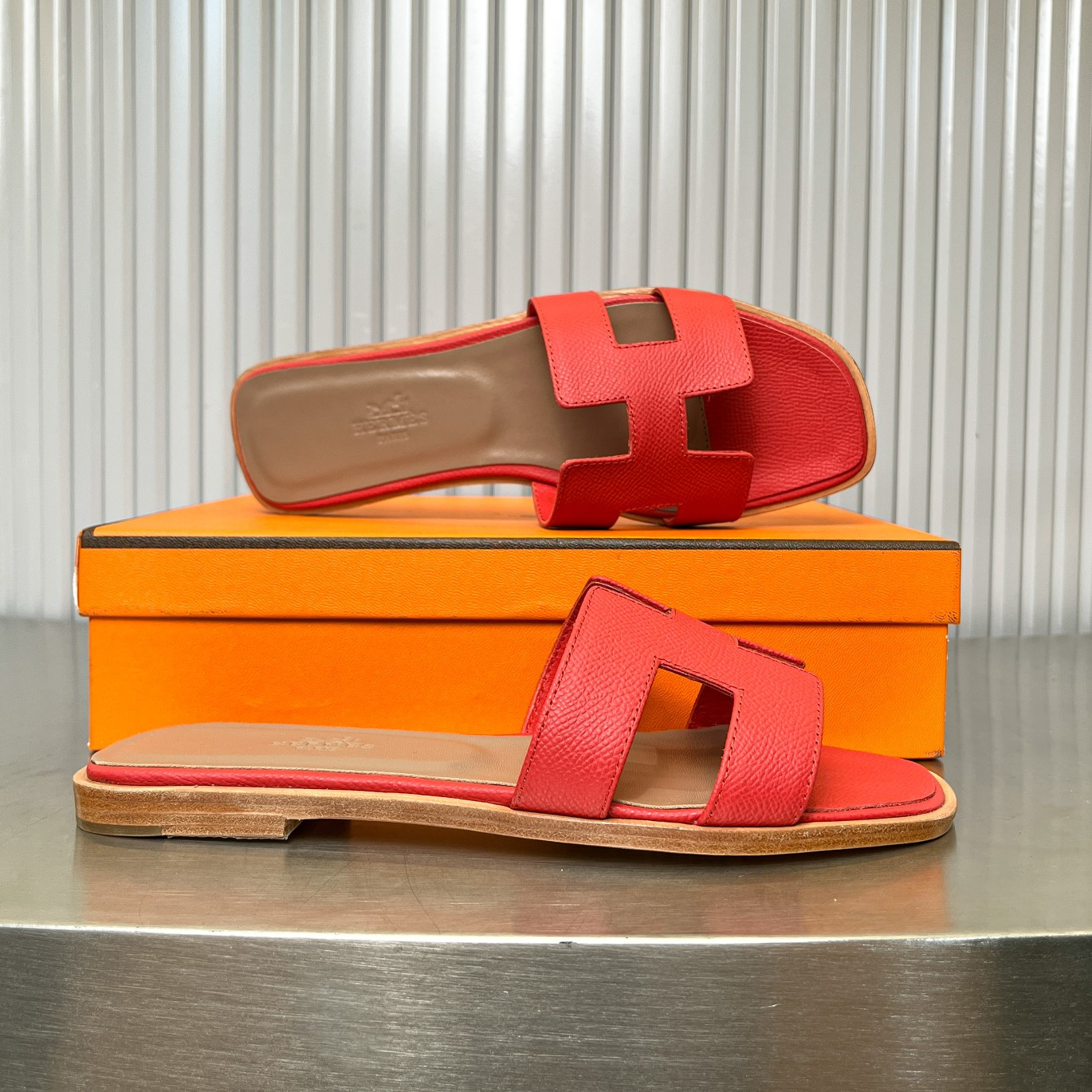 ua H**me5 oran sandal
