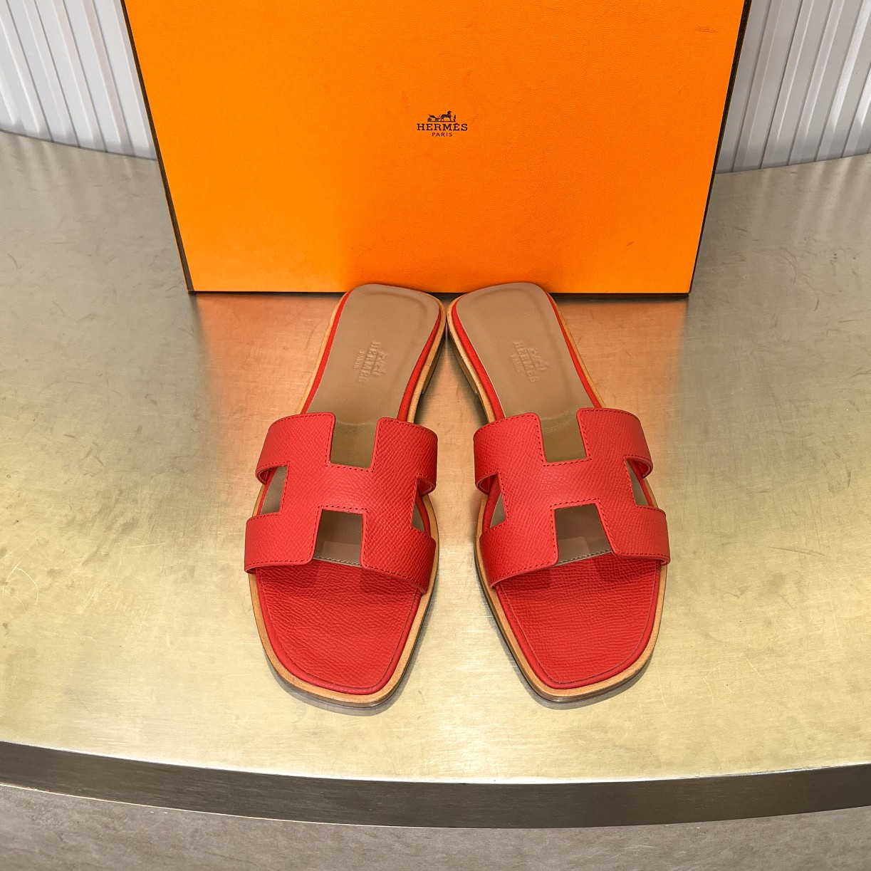 ua H**me5 oran sandal