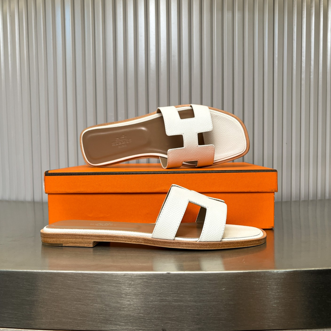 ua H**me5 oran sandal