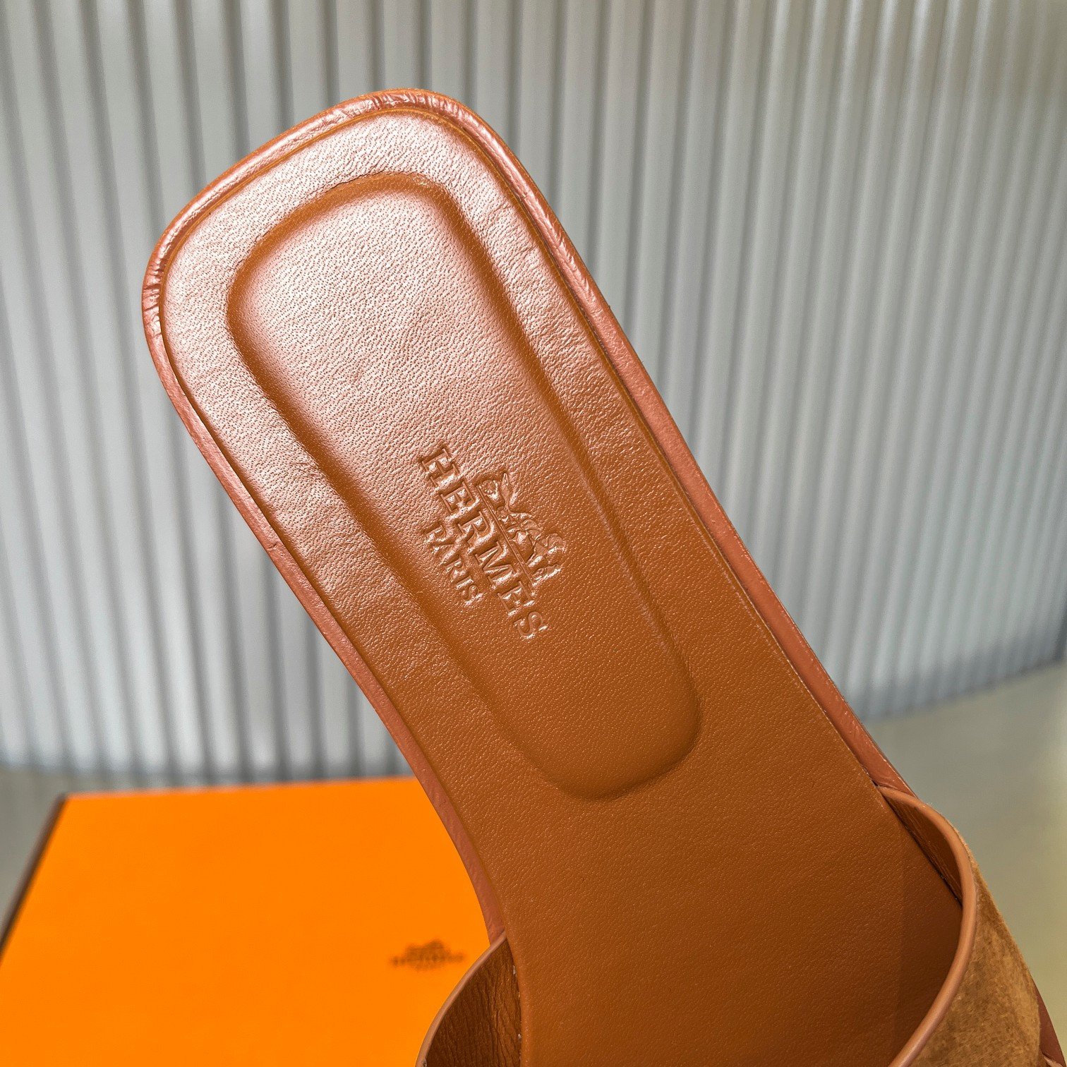 ua H**me5 oran sandal