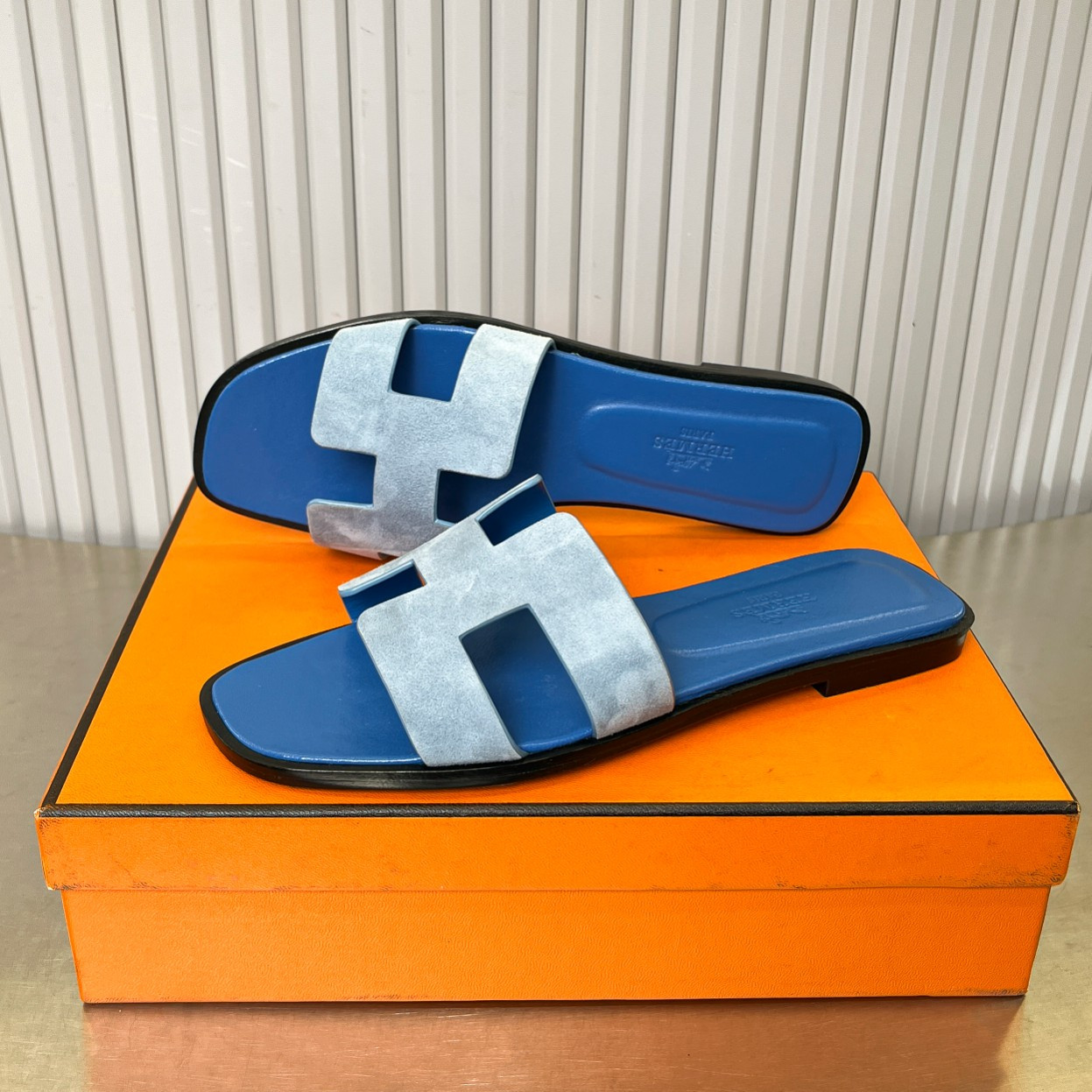 ua H**me5 oran sandal