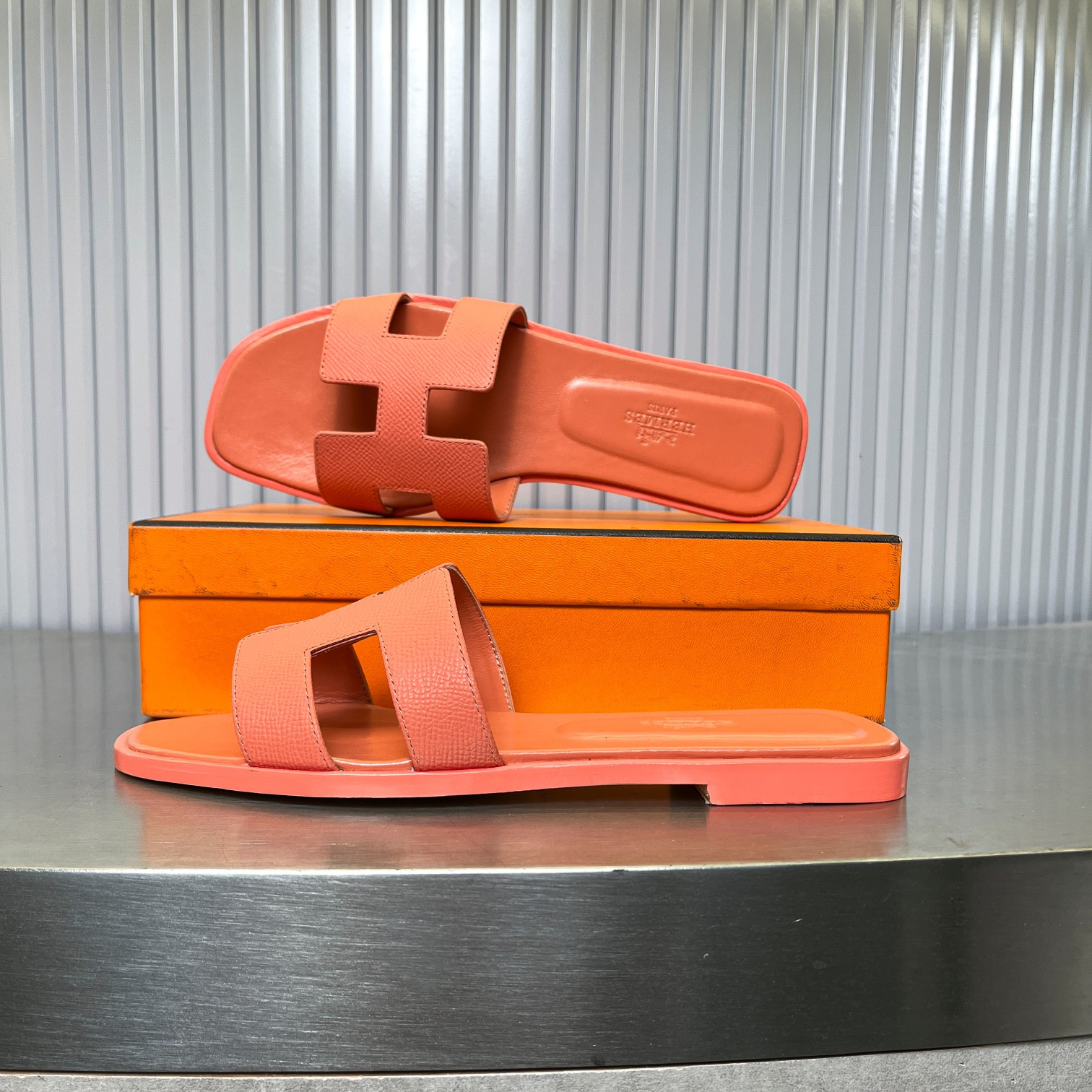 ua H**me5 oran sandal
