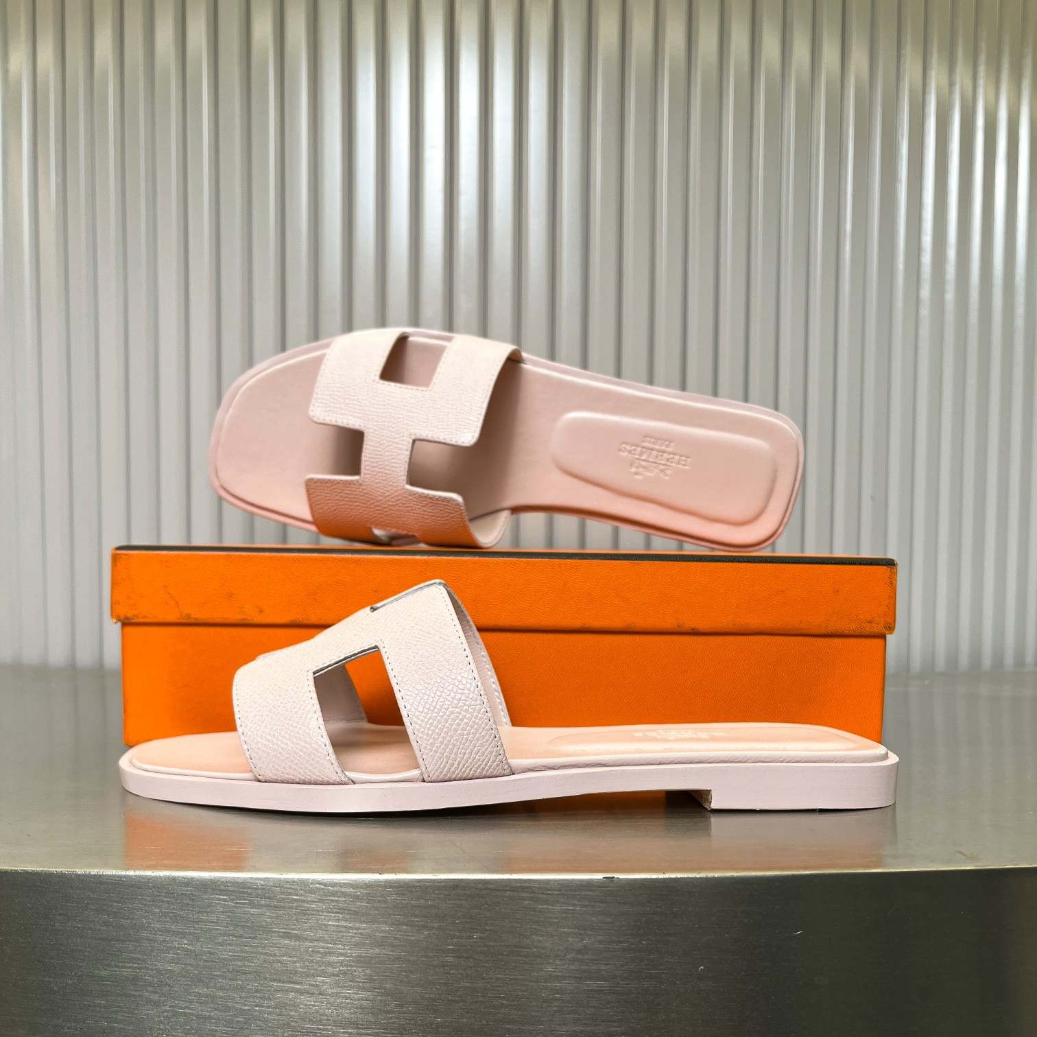 ua H**me5 oran sandal