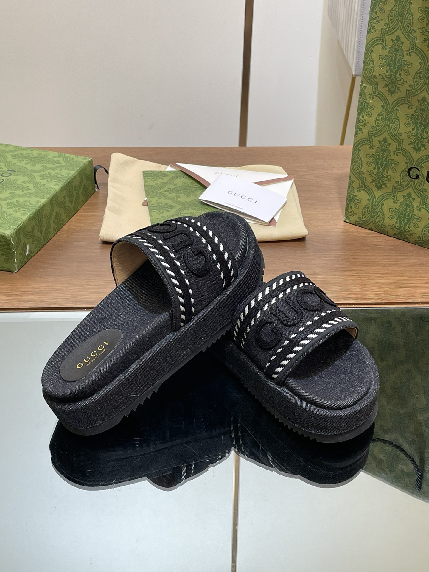 ua G*u*i slide sandal with G*u*i script