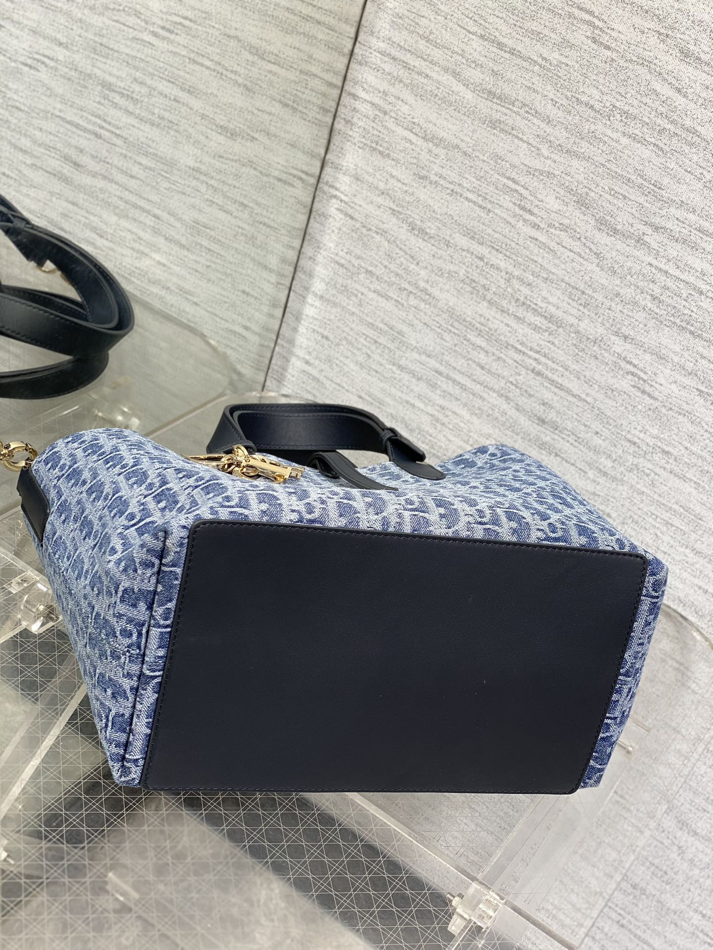 medium D*or toujours bag blue denim D*or oblique jacquard 28.5 x 21.5 x 17 cm