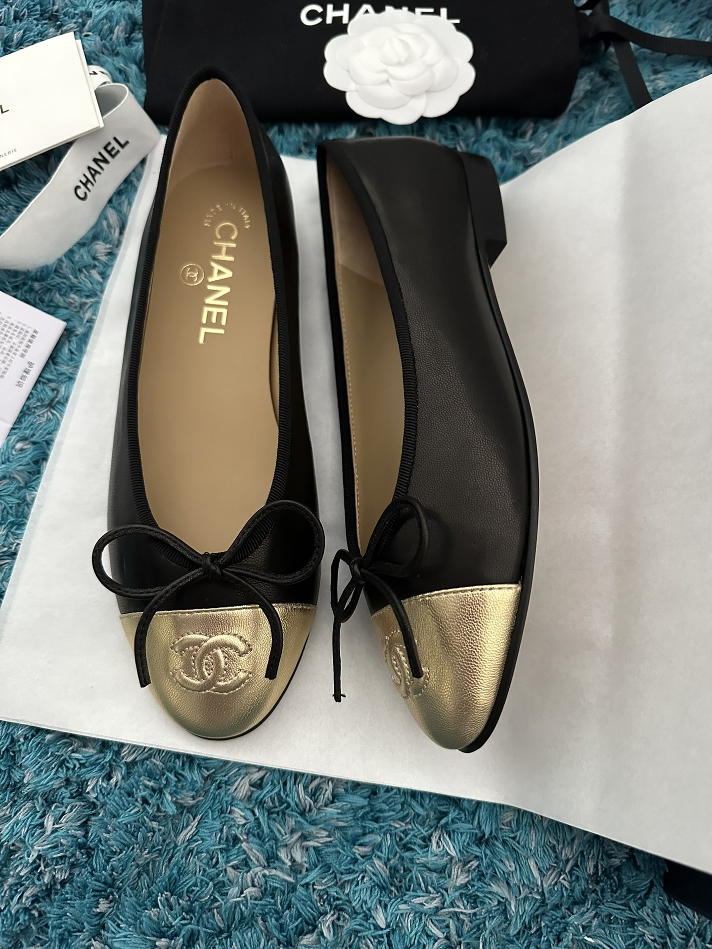 ua Ch*el ballet flats