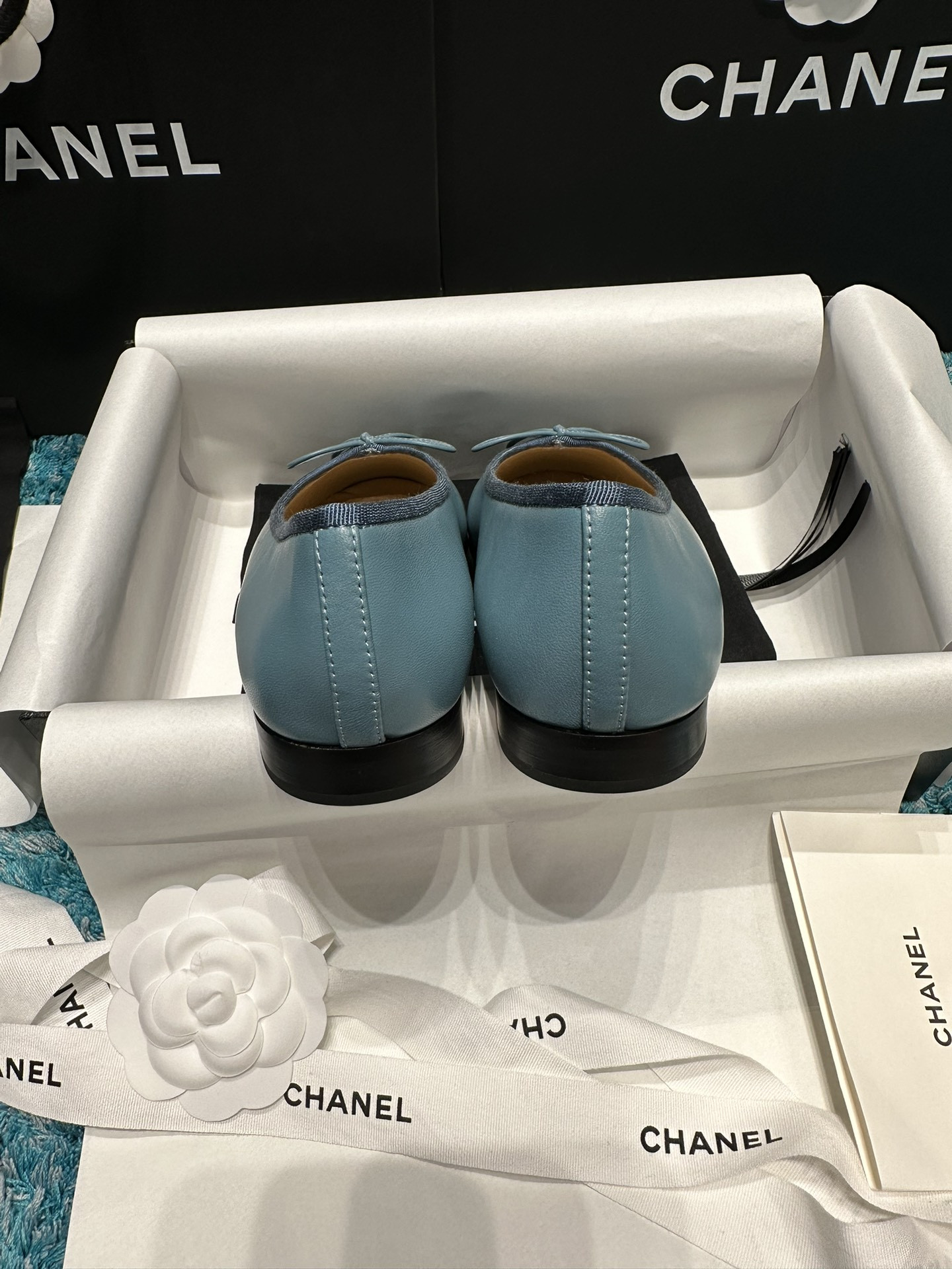 ua Ch*el ballet flats