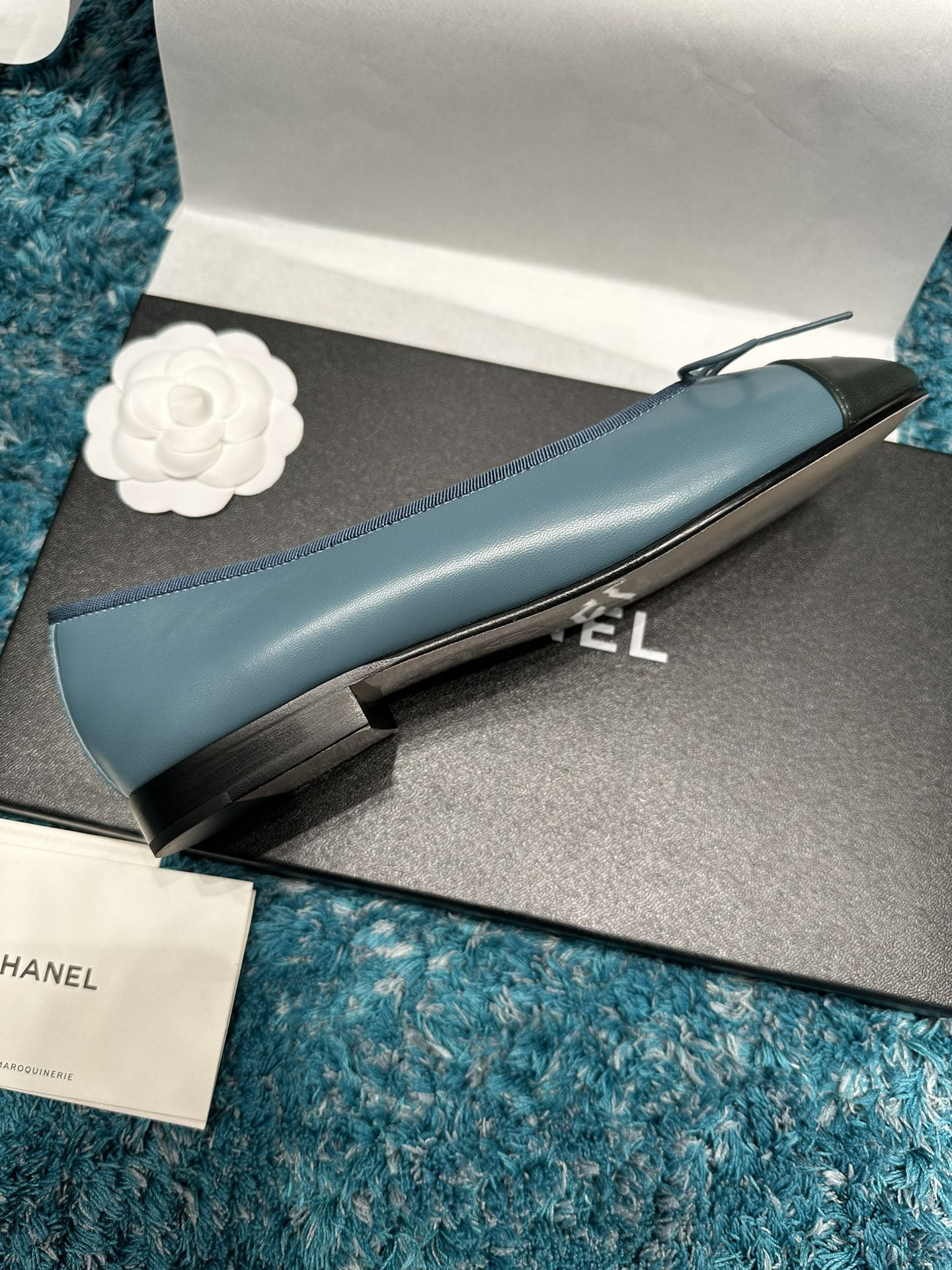 ua Ch*el ballet flats