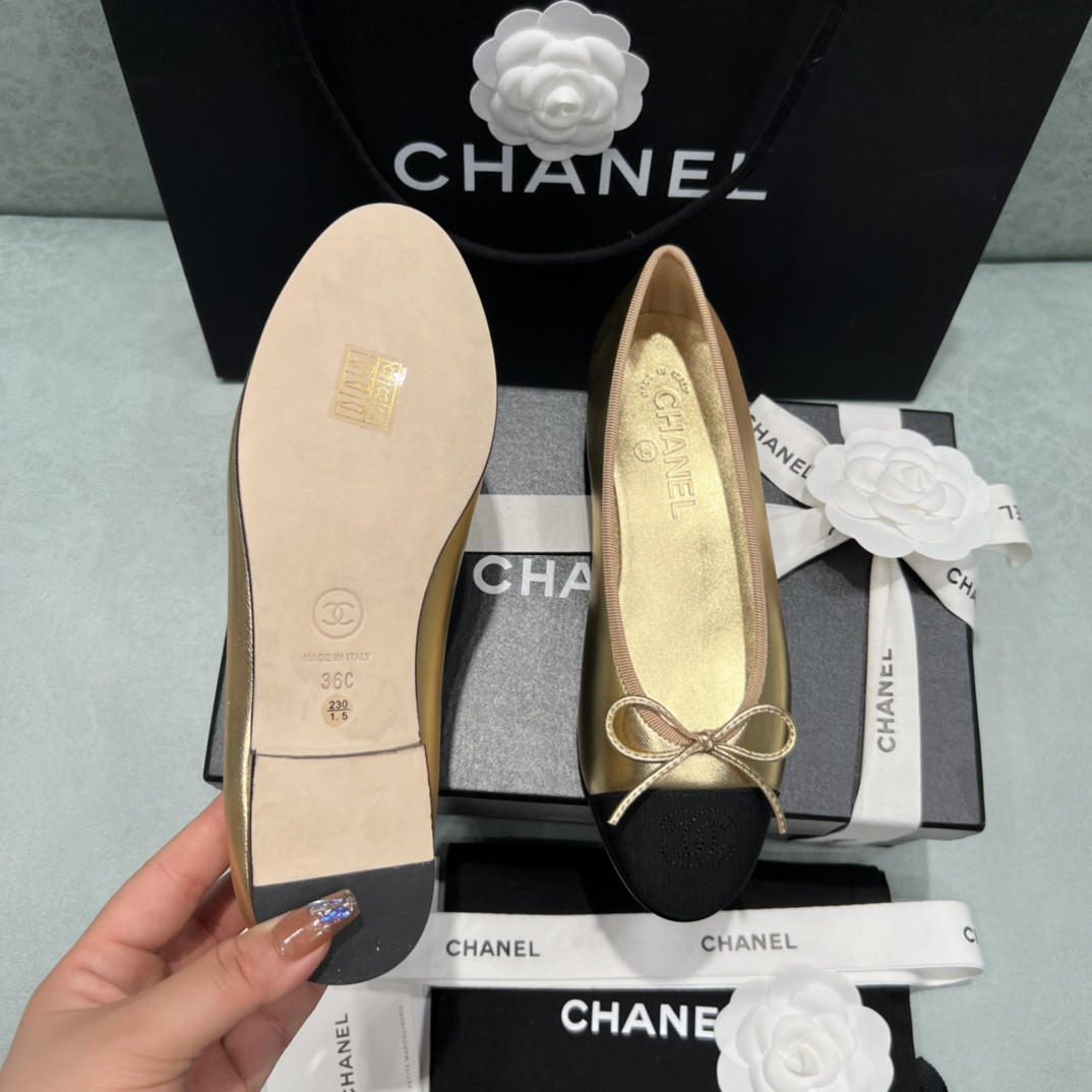 ua Ch*el ballet flats