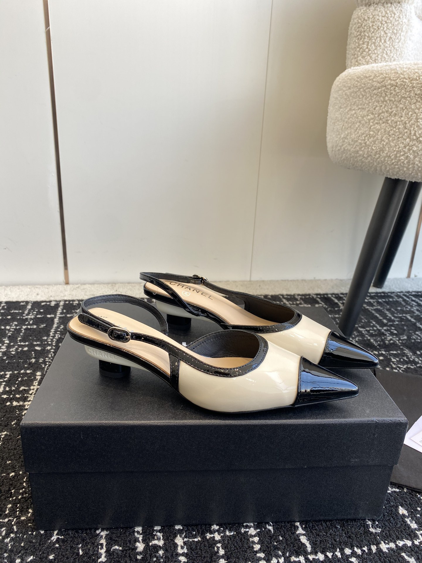 ua Ch*el slingbacks