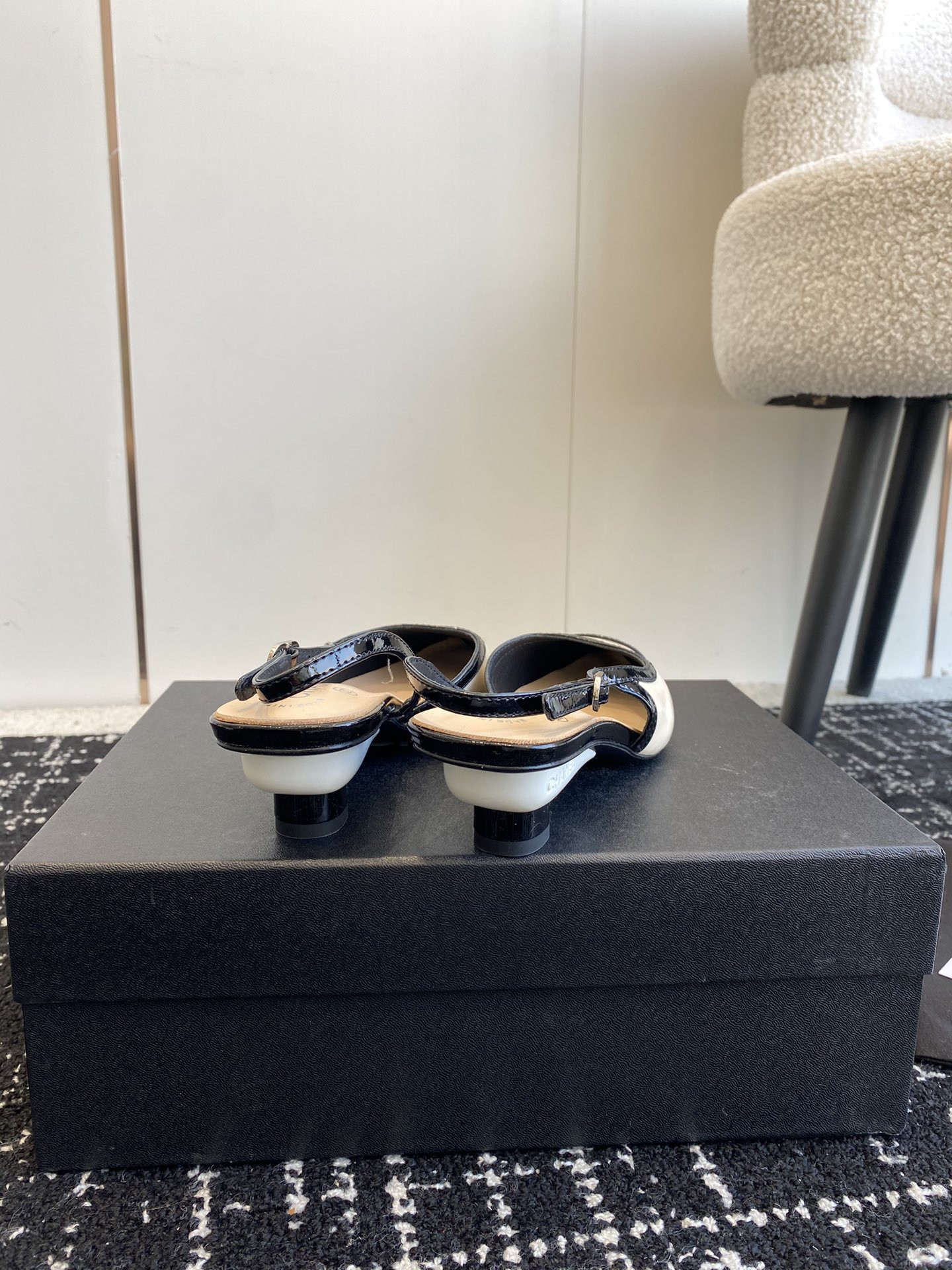 ua Ch*el slingbacks