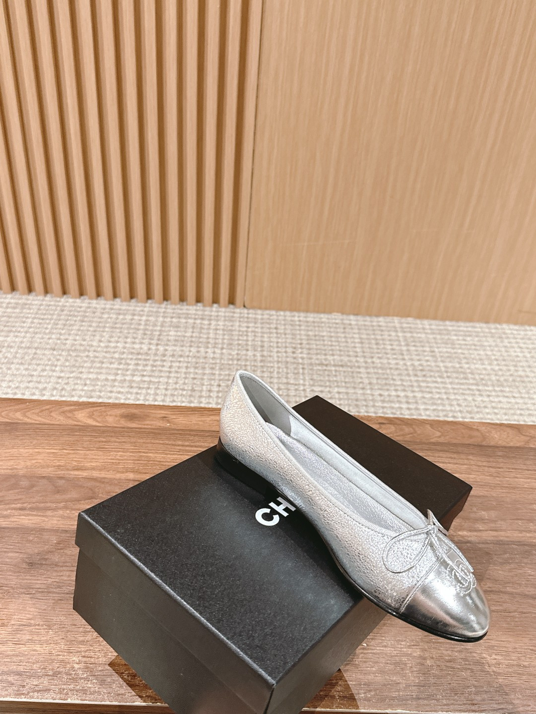 ua Ch*el ballet flats