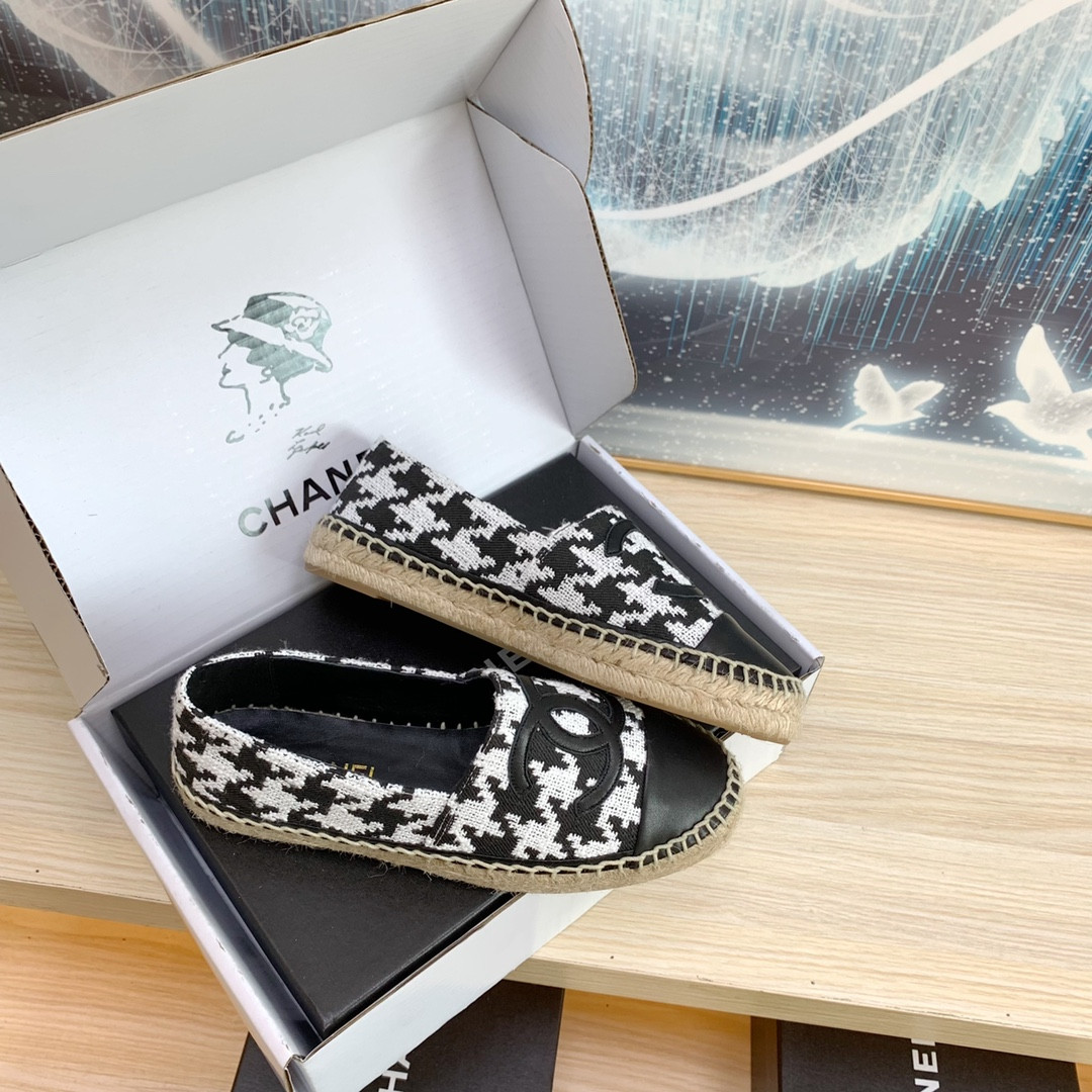 ua Ch*el espadrilles