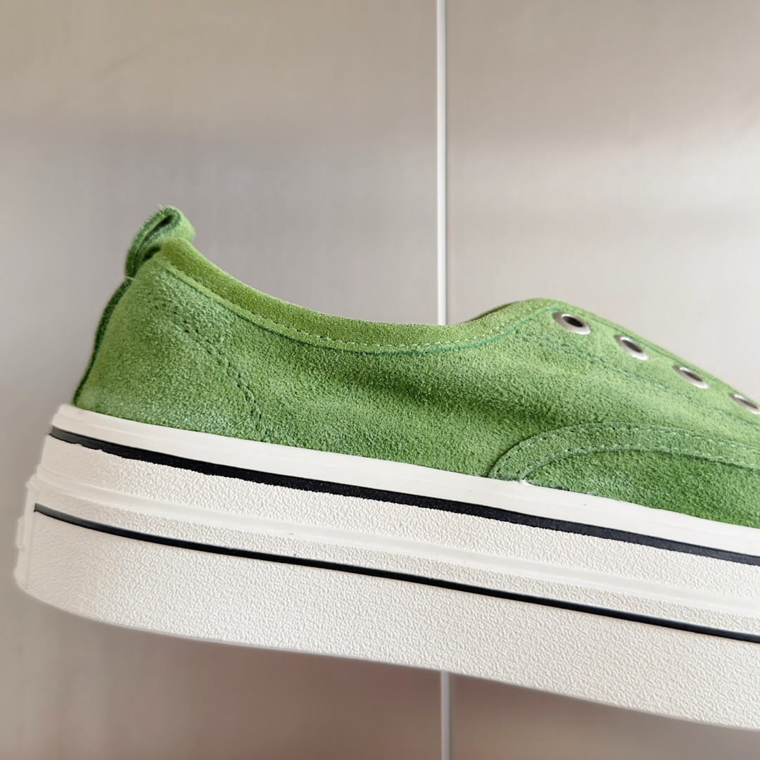 ua Ch*el sneaker