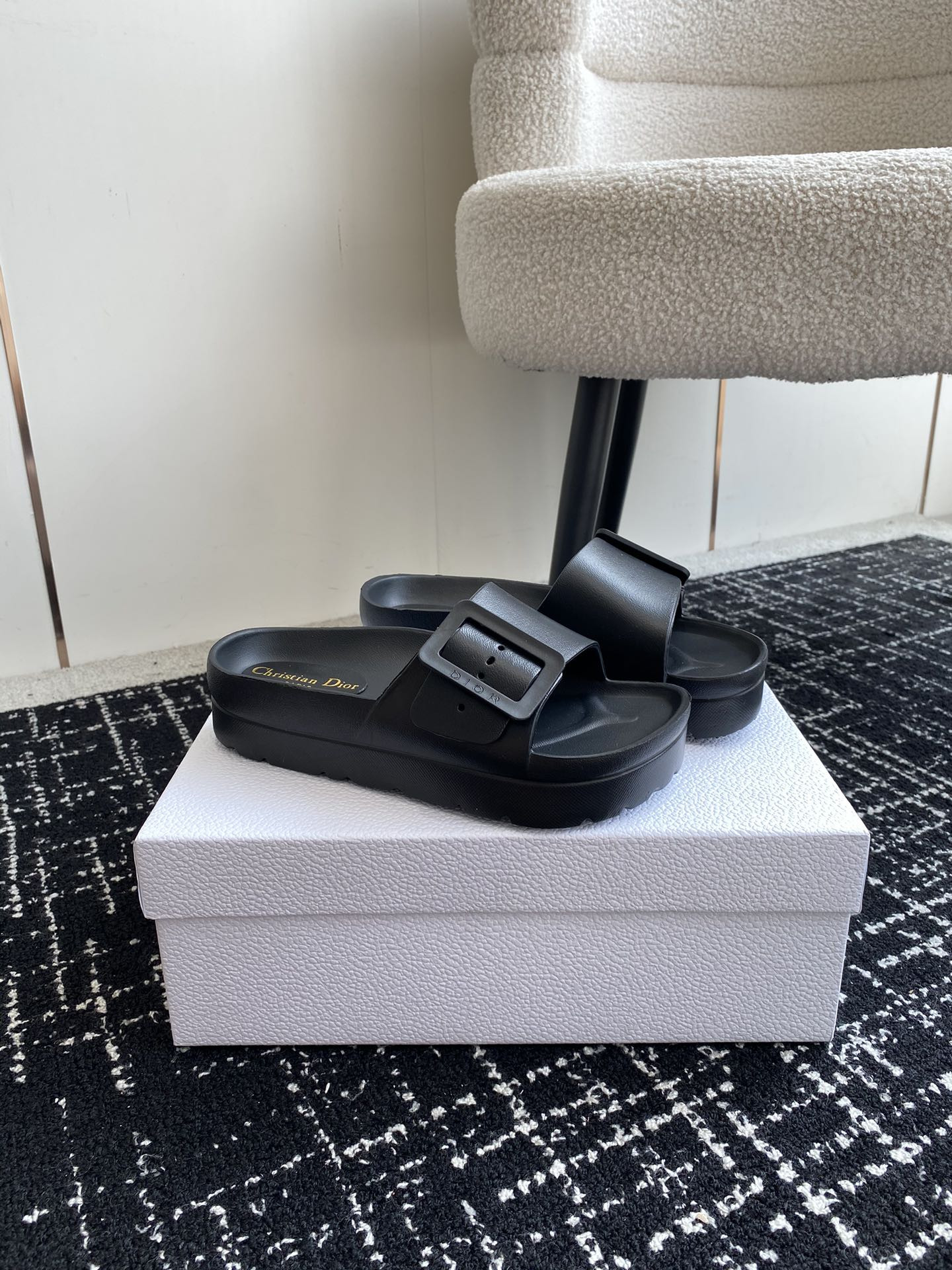 ua D*or slide black