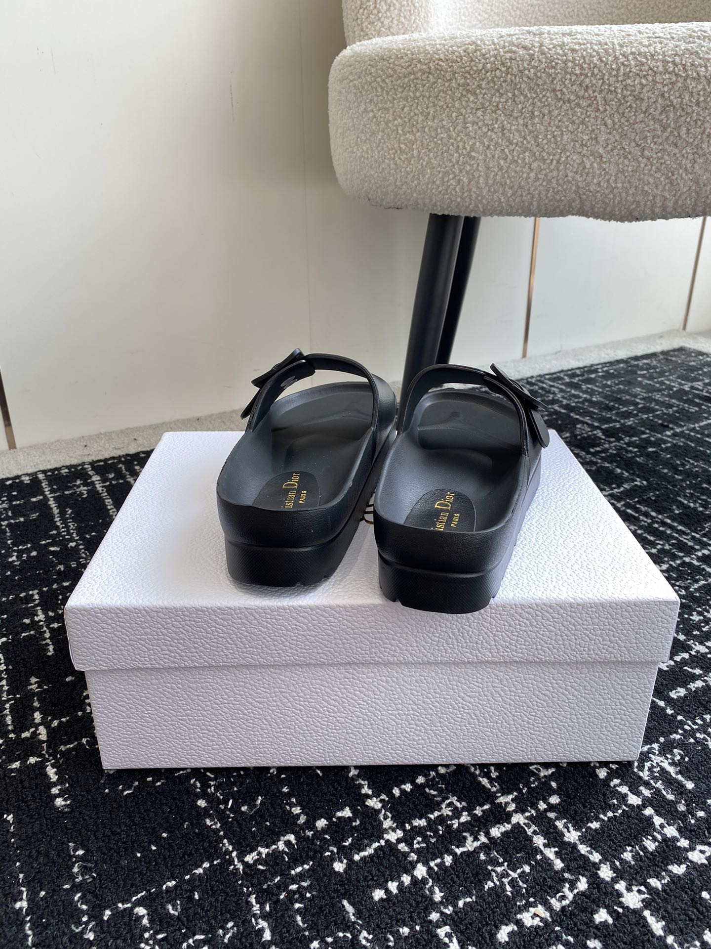 ua D*or slide black