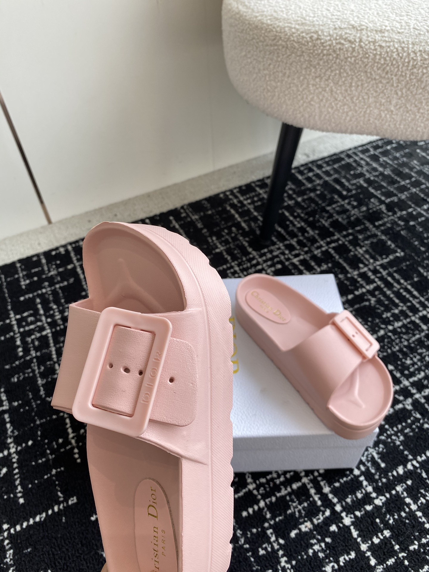ua D*or slide