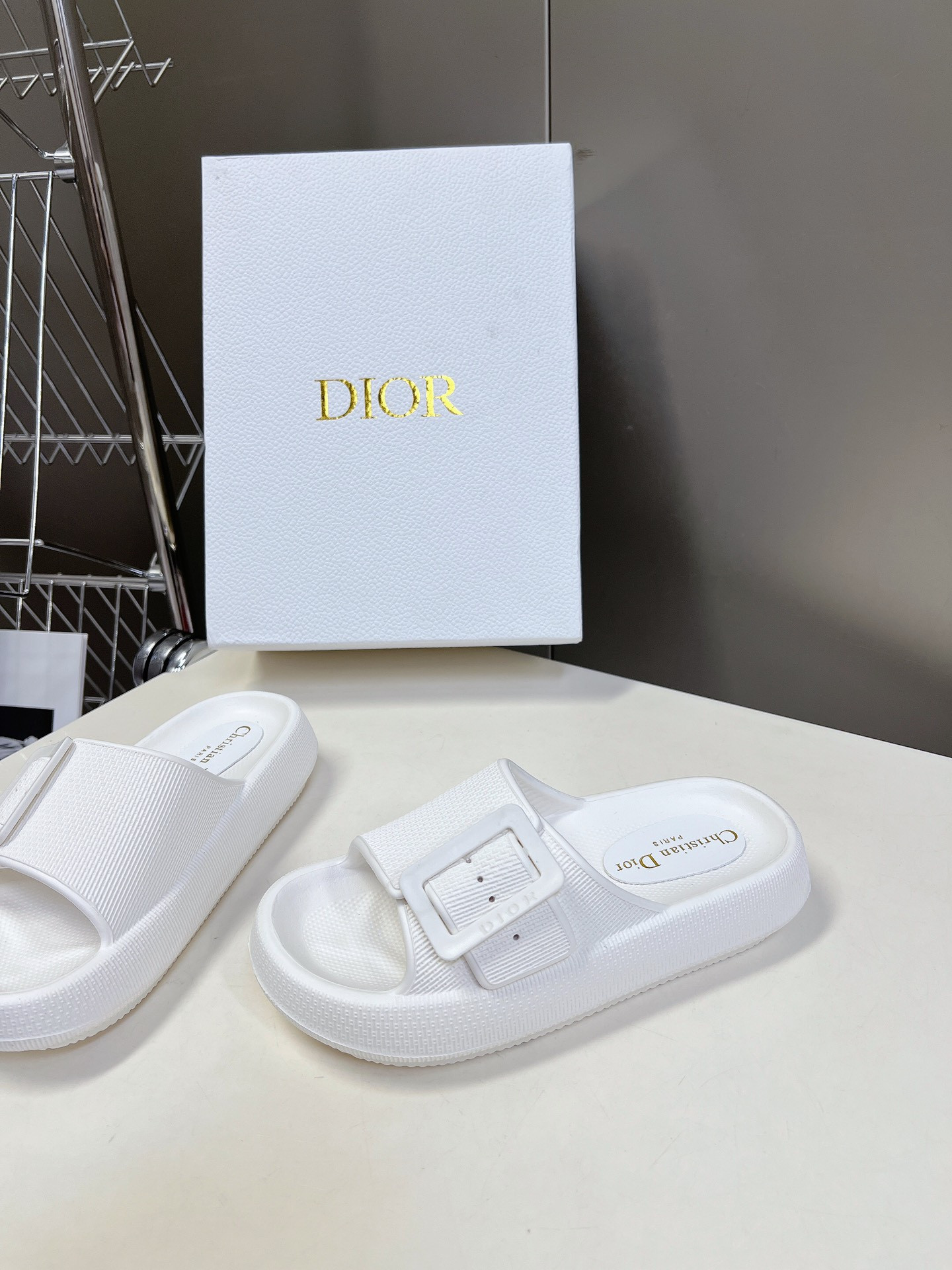 ua D*or slide