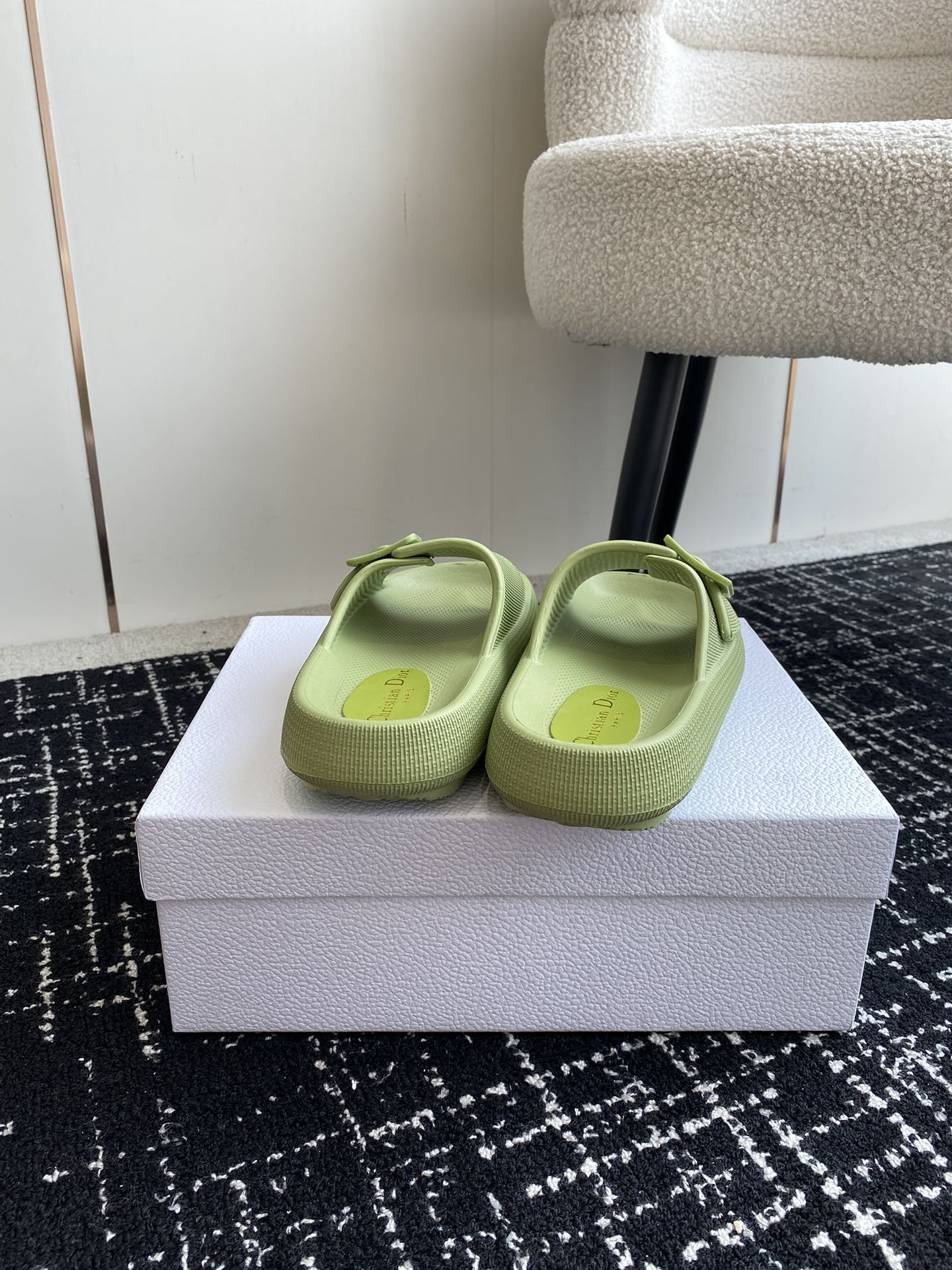ua D*or slide