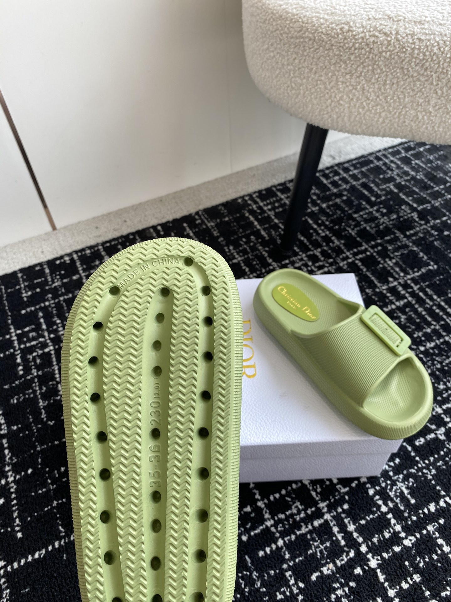 ua D*or slide