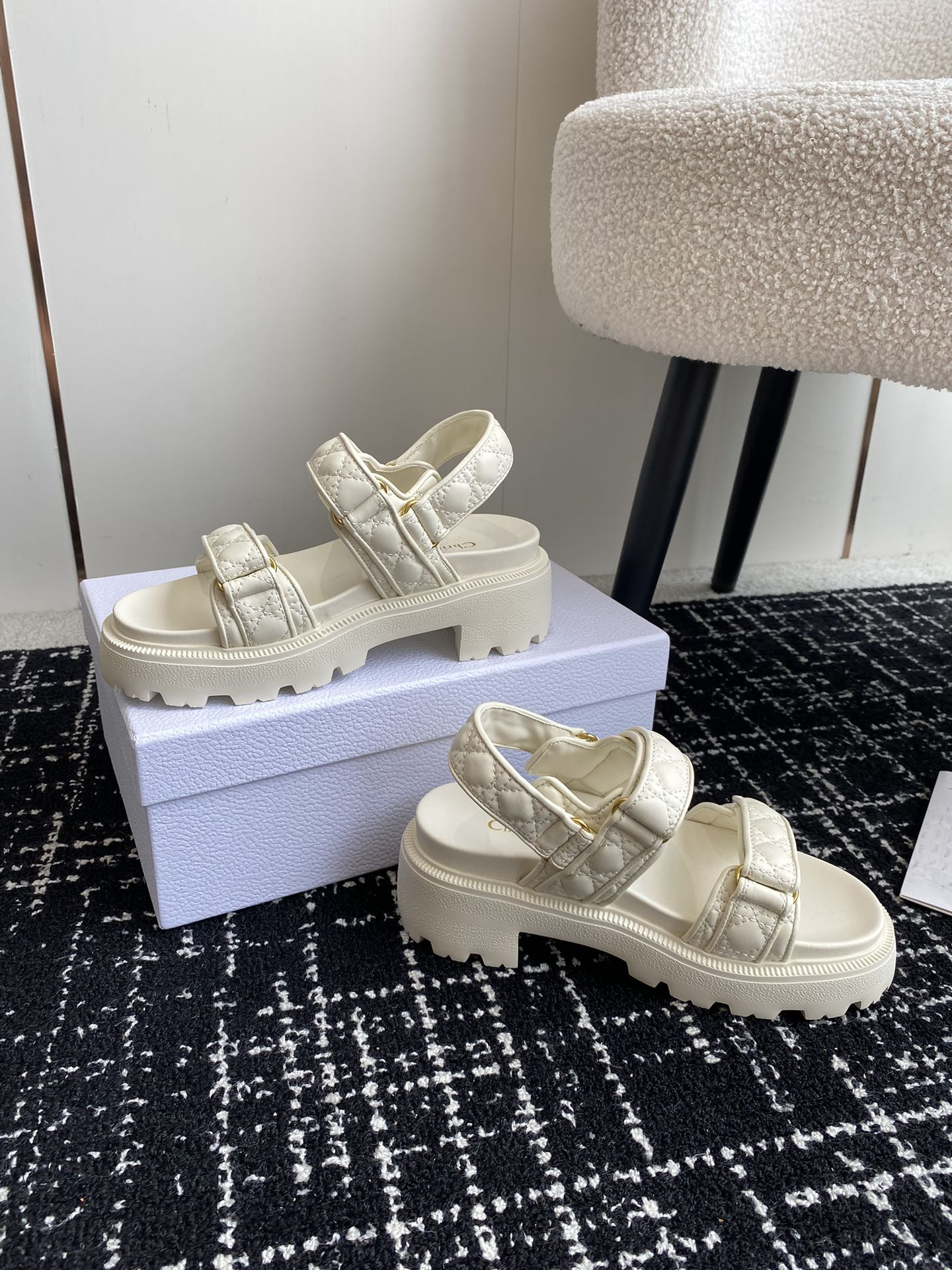 ua D*oract platform sandal