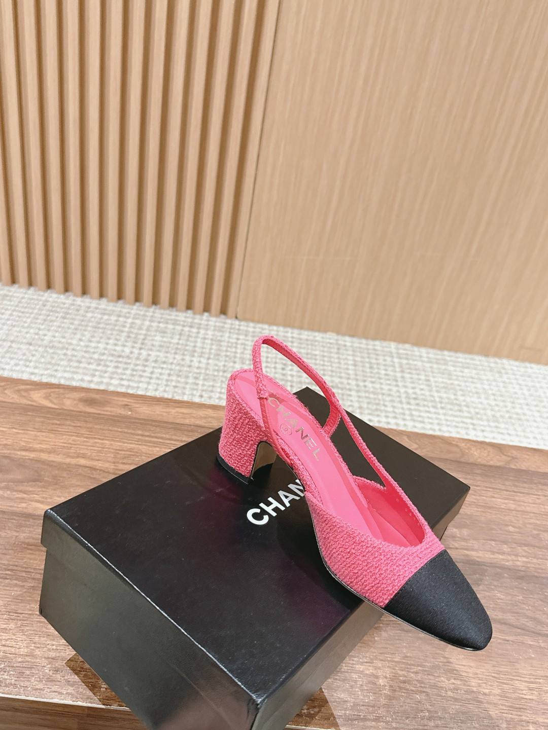ua Ch*el slingbacks