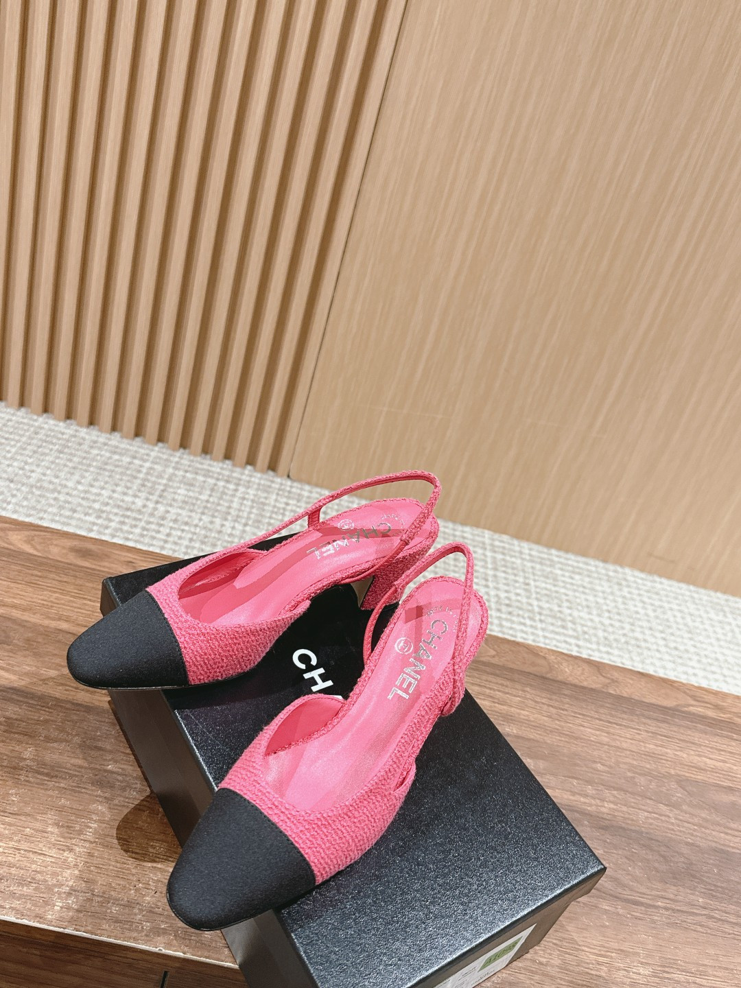 ua Ch*el slingbacks