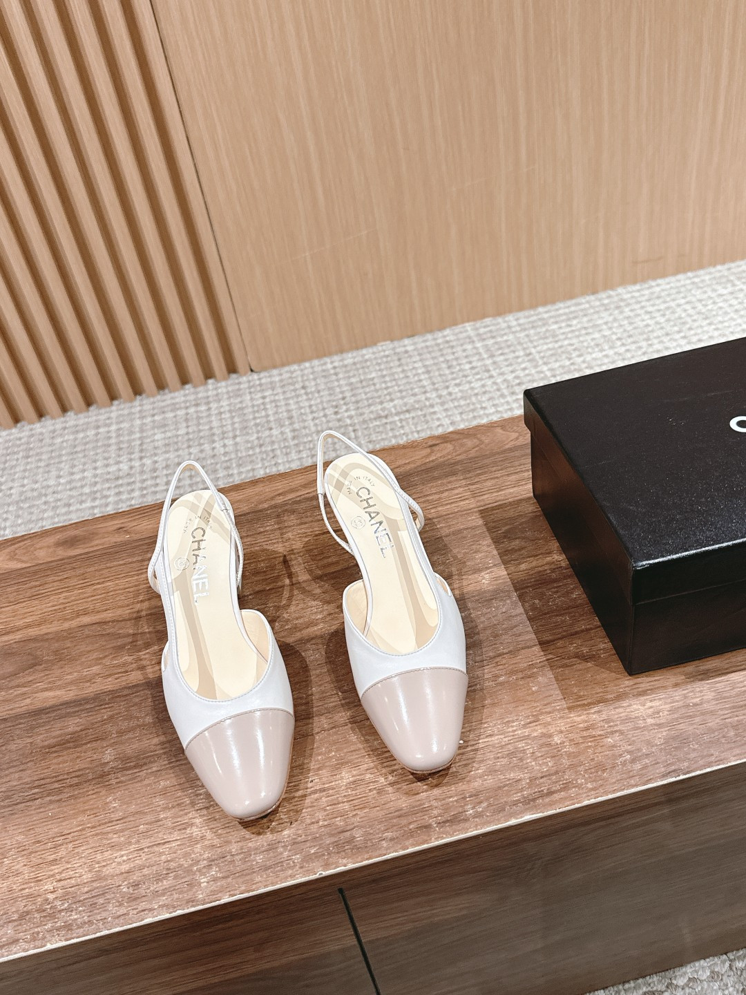 ua Ch*el slingbacks