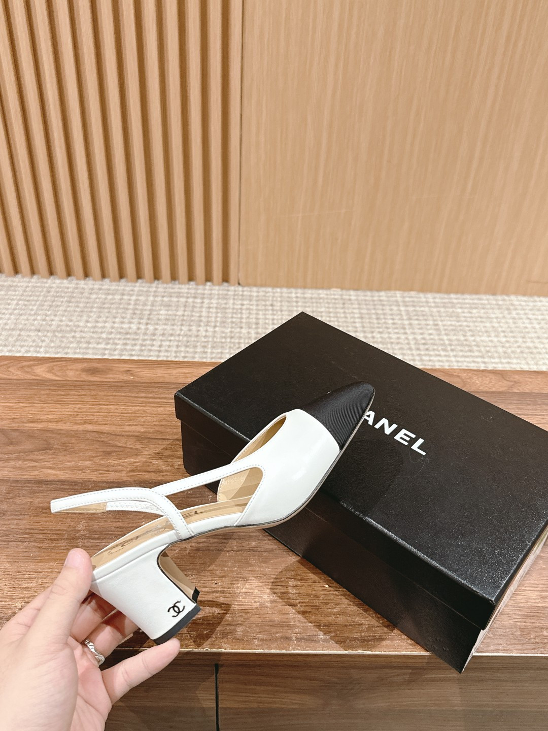 ua Ch*el slingbacks