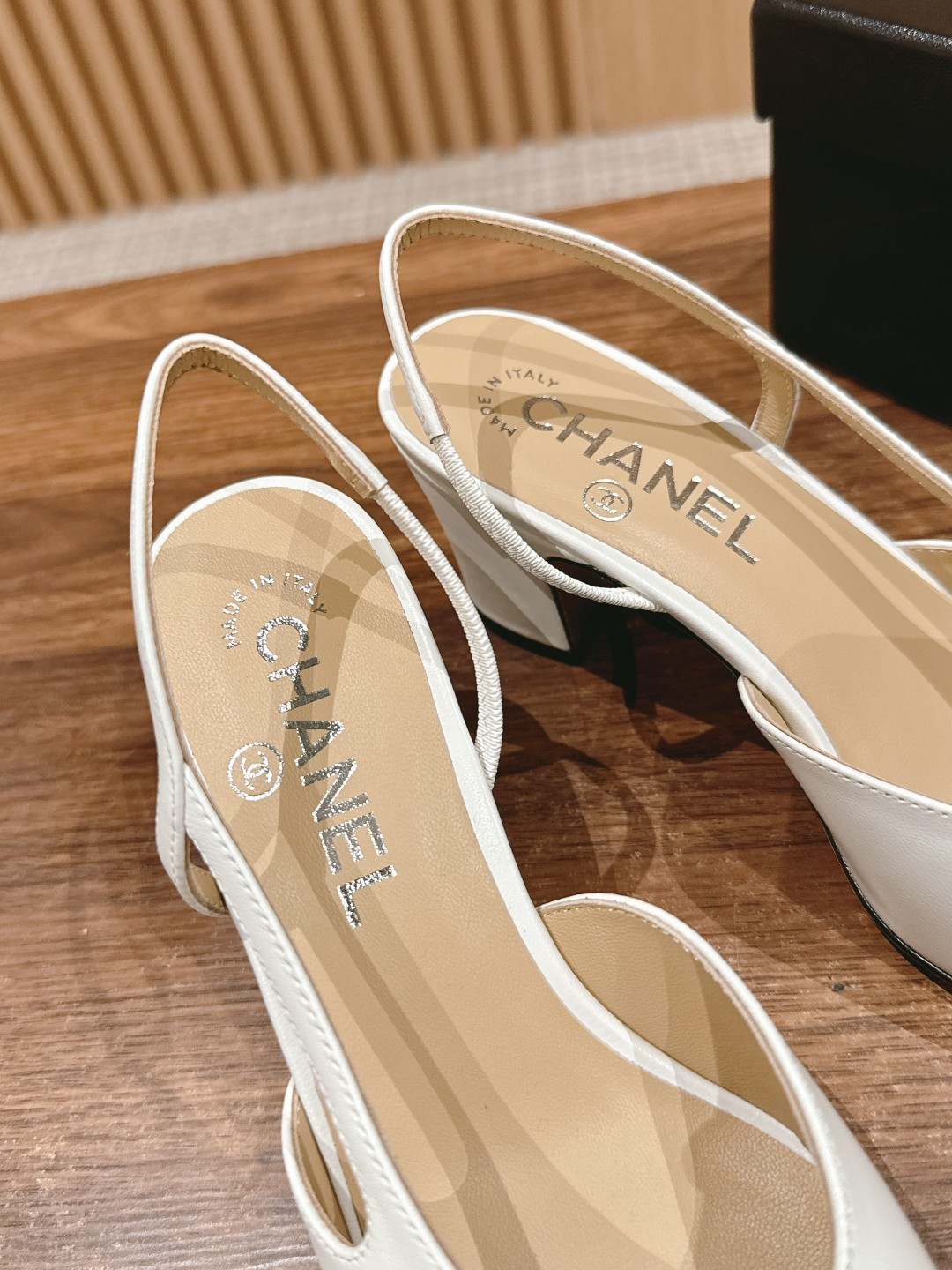 ua Ch*el slingbacks
