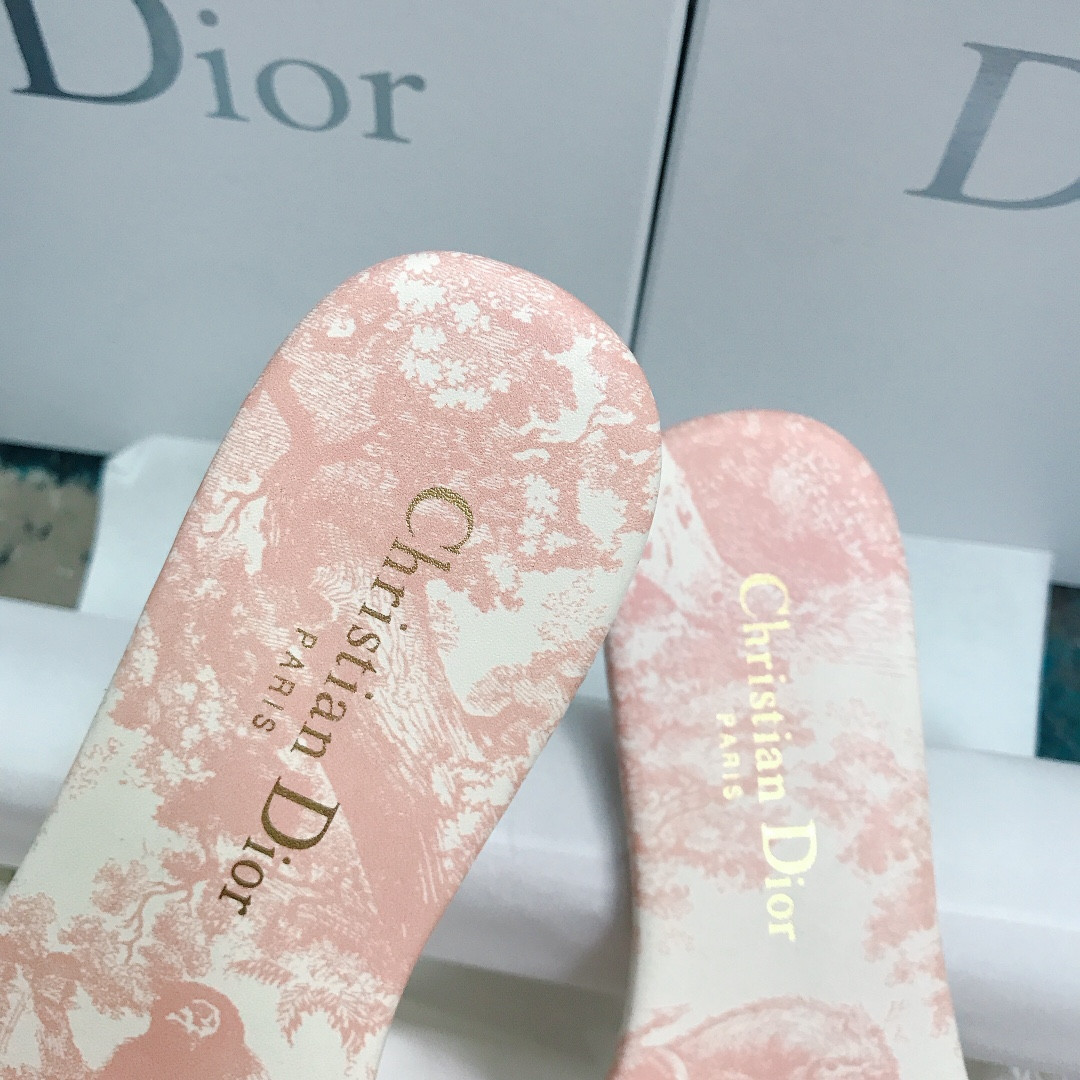 ua D*or dway slide
