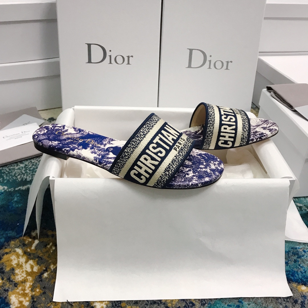 ua D*or dway slide