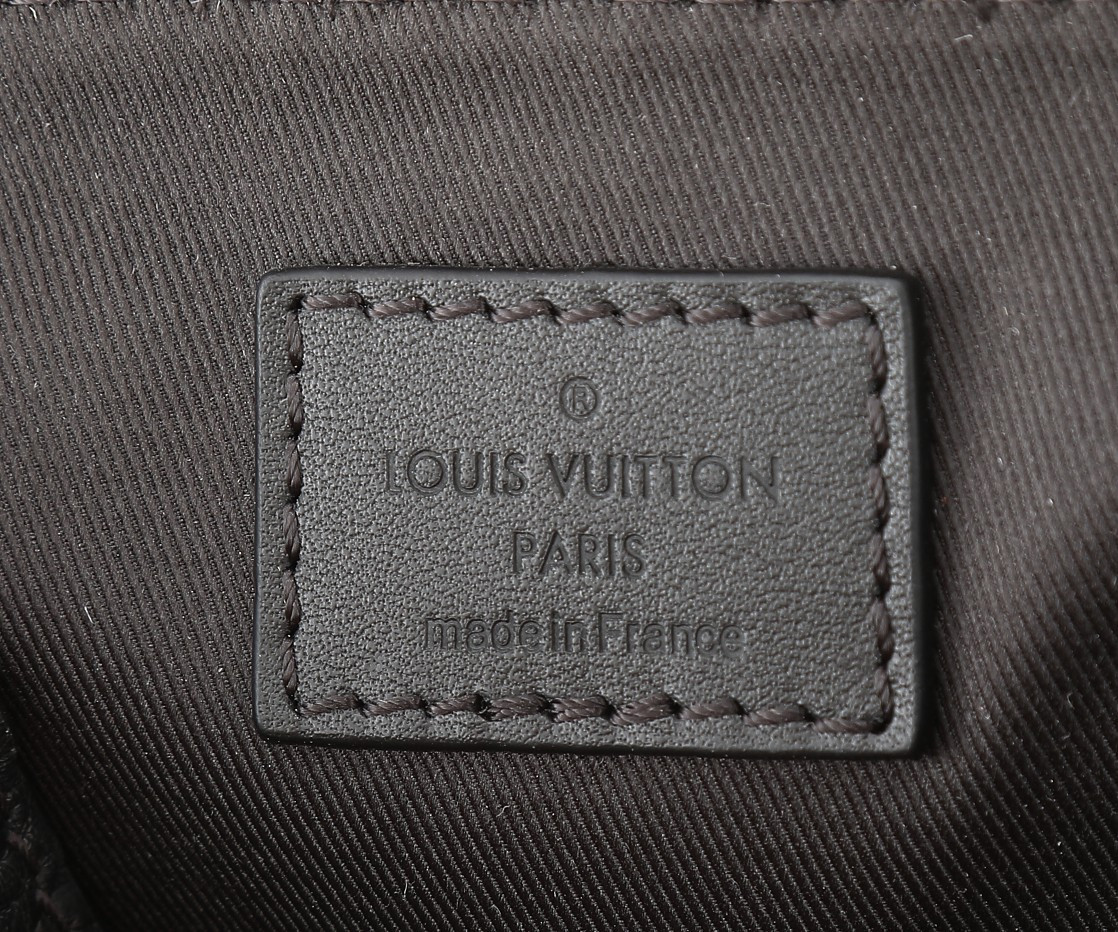 LV Nano Steamer M82772 5.9 x 7.1 x 2.8 inches