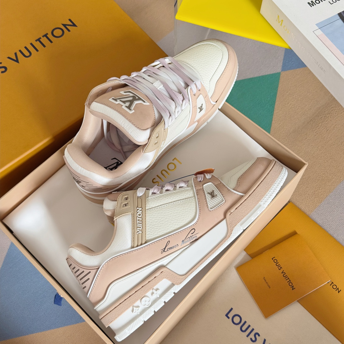 UA LV Trainer Sneaker